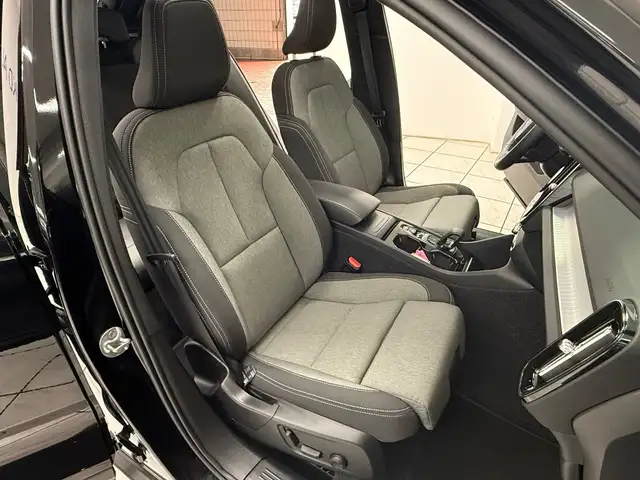 Volvo XC40 view 11