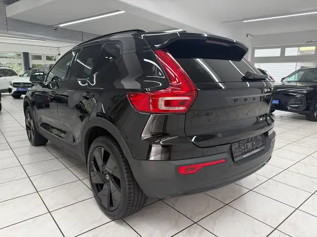 Volvo XC40 view 2