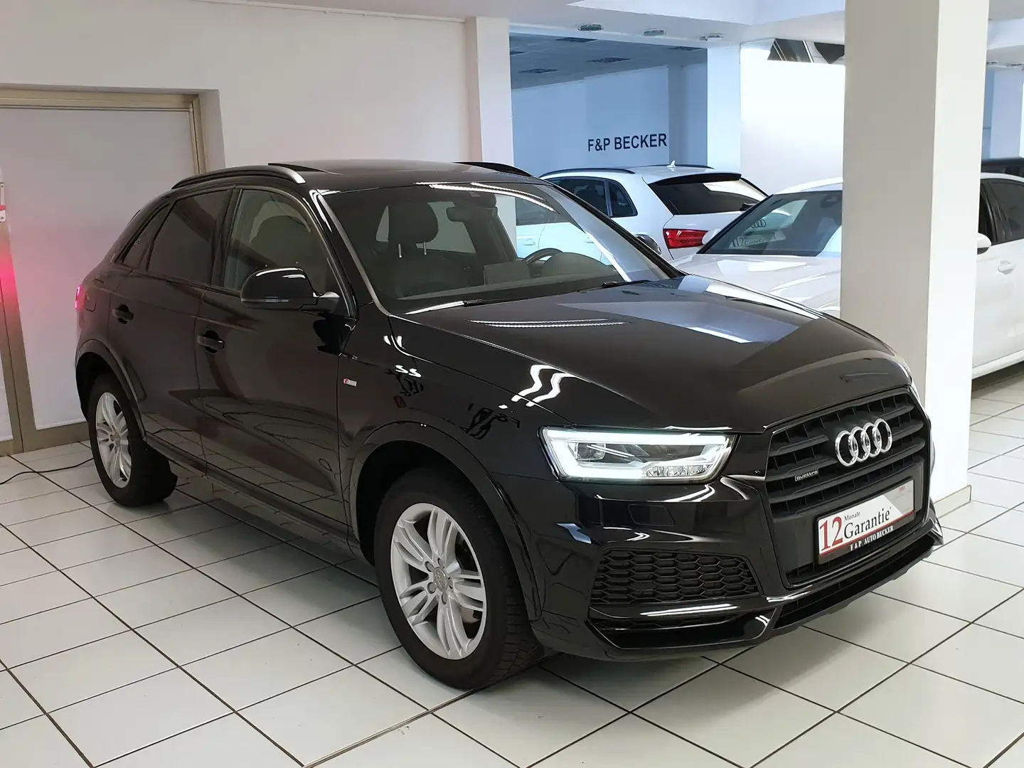 Audi Q3 2.0 TFSI Quattro S Tronic S Line 1.Hand Pano BOSE Schwarz - 2