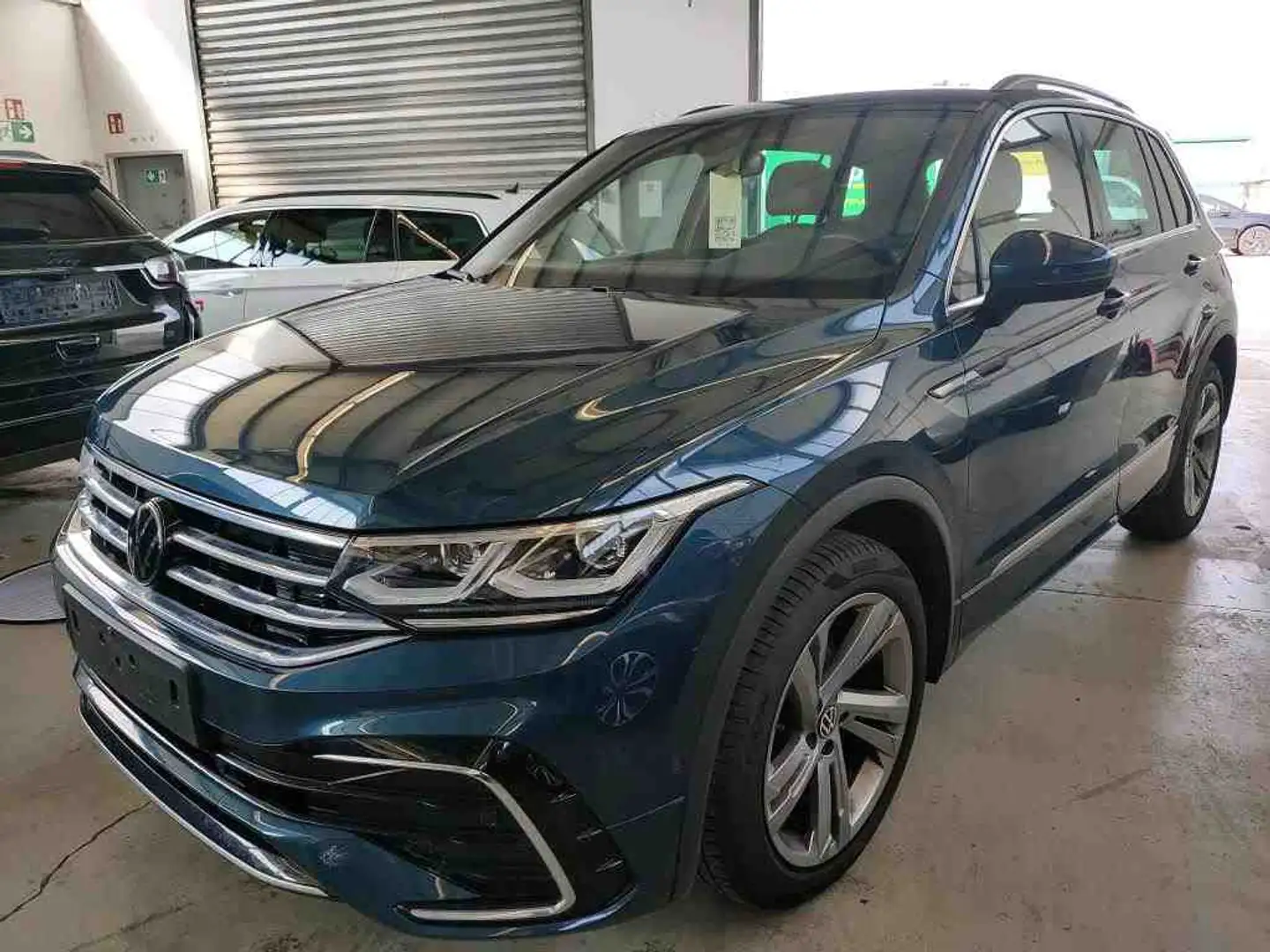 Volkswagen Tiguan R-Line TDi DSG 4M Black+CarPlay+Matrix Schwarz - 2