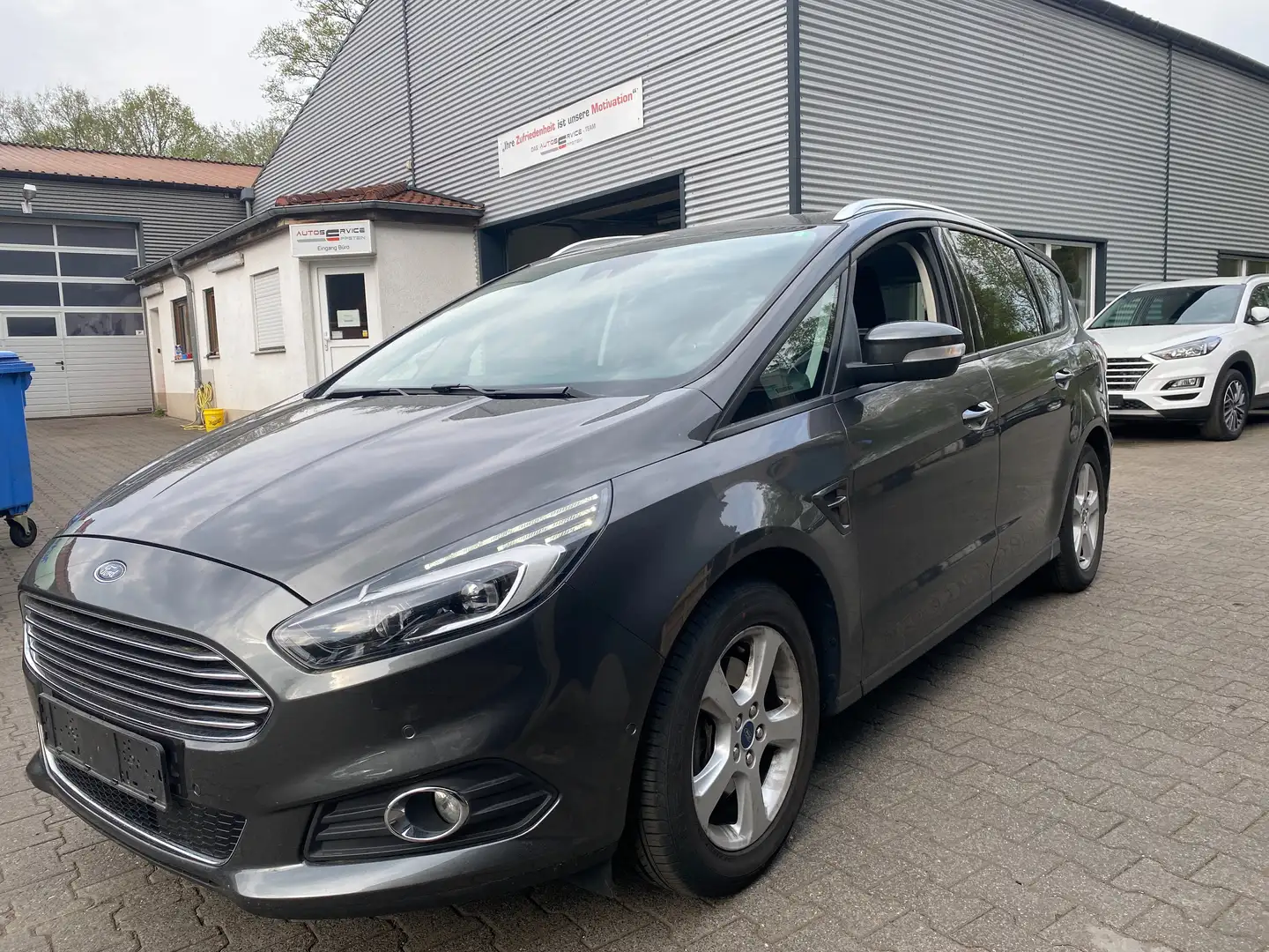 Ford S-Max 2.0 TCDi Business AT Euro6 Scheckheft u-frei Navi Grau - 1