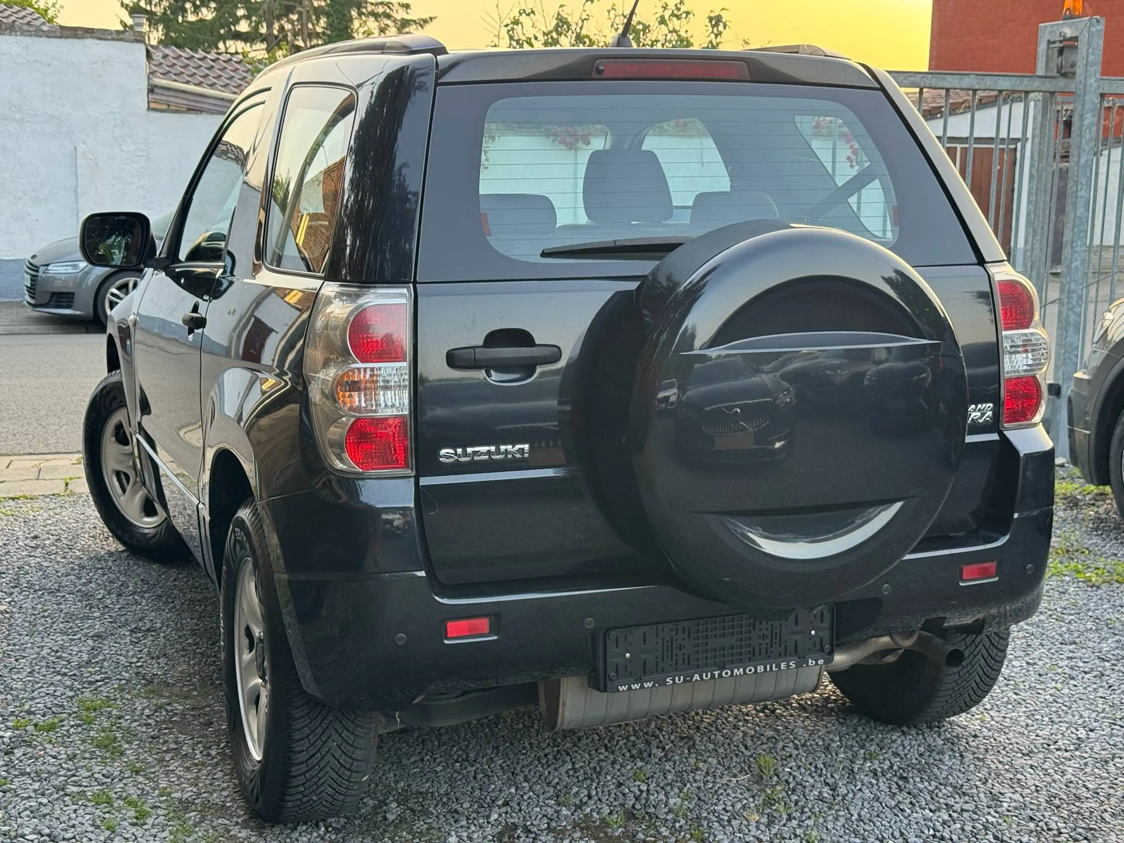 Suzuki Grand Vitara 1.6i 4WD Etat neuf/Clim/Jantes/Gar 12 Mois — photo 6
