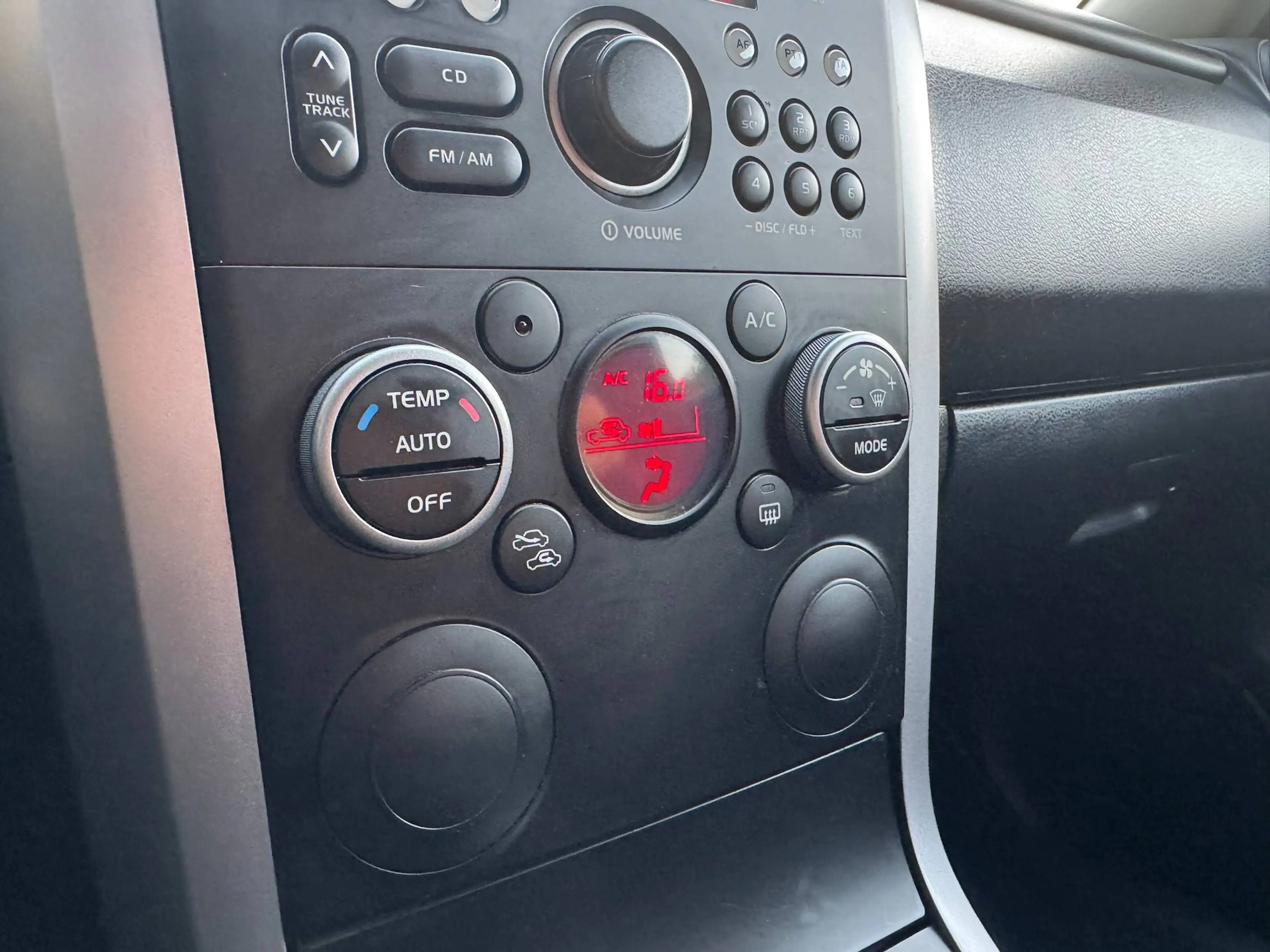 Suzuki Grand Vitara 1.6i 4WD Etat neuf/Clim/Jantes/Gar 12 Mois — photo 13