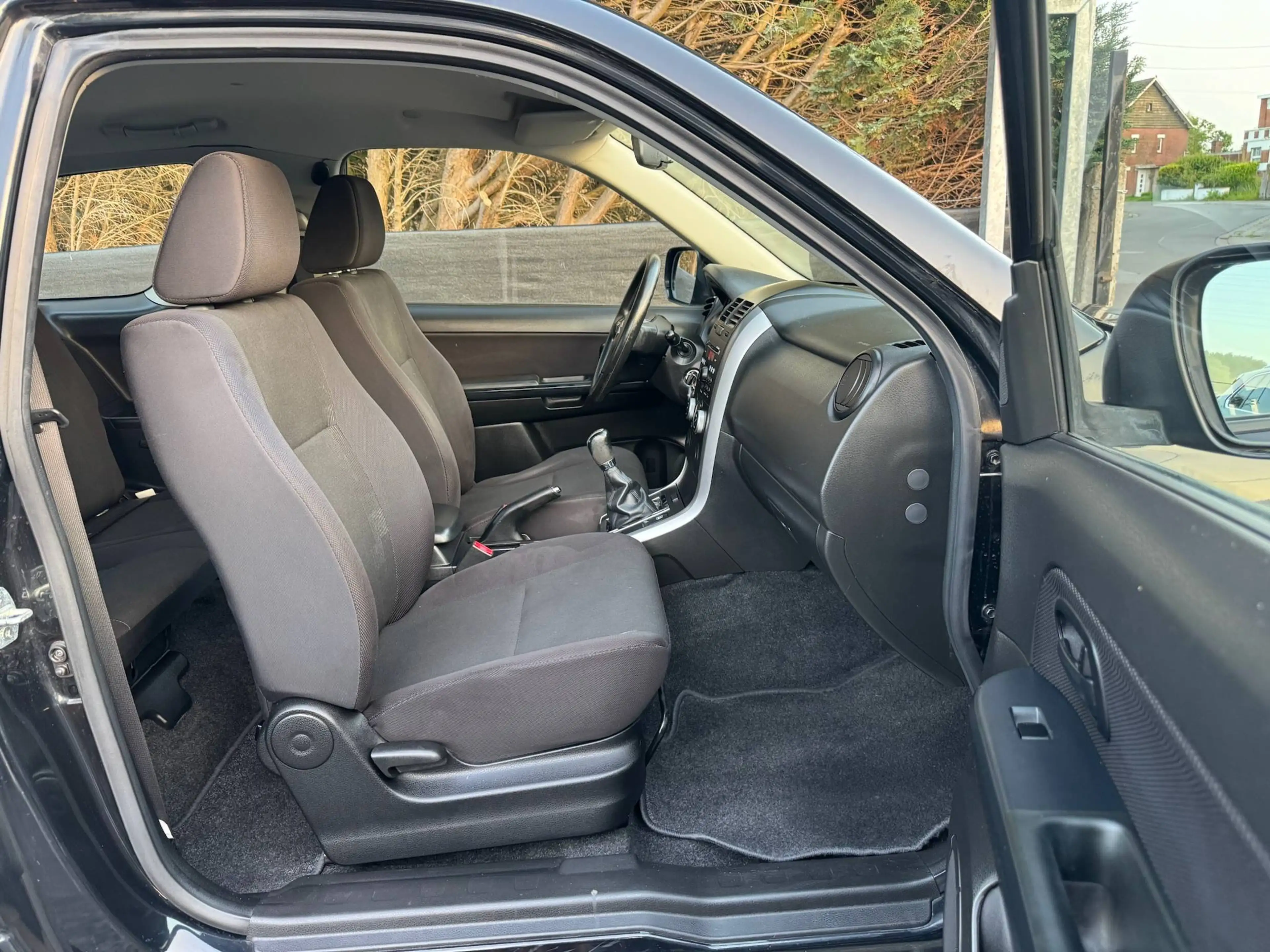 Suzuki Grand Vitara 1.6i 4WD Etat neuf/Clim/Jantes/Gar 12 Mois — photo 9