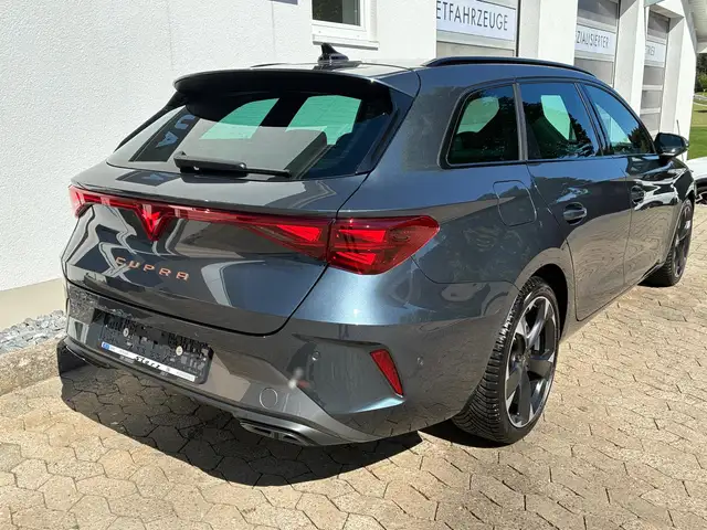 Cupra Leon view 5