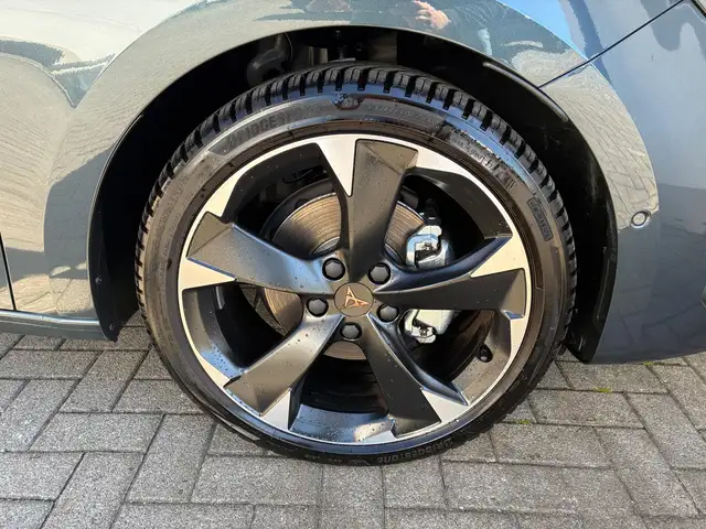Cupra Leon view 8