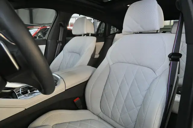 BMW X6 view 7