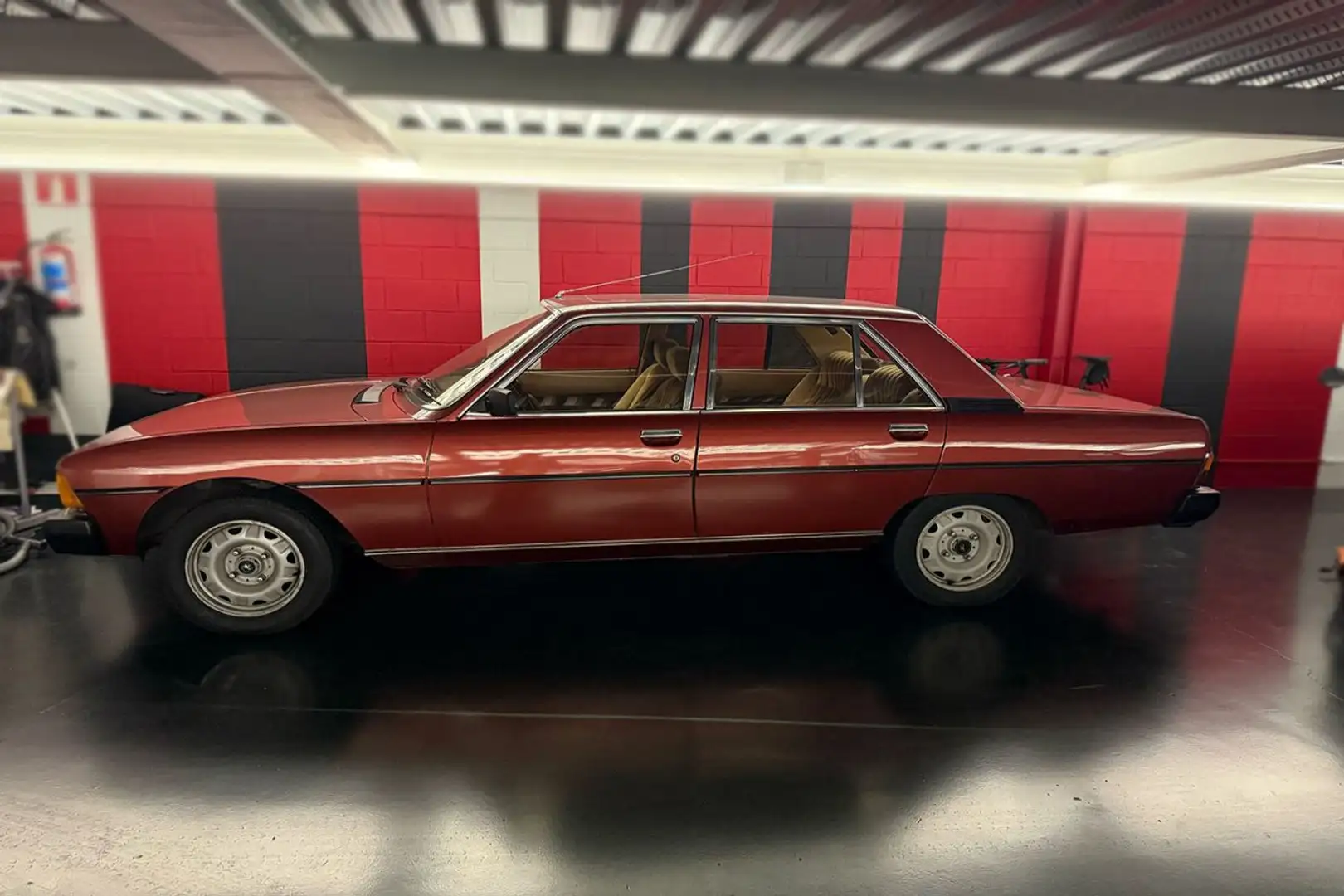 Peugeot 604 STI 2.7 V6 Coleccion Violet - 2