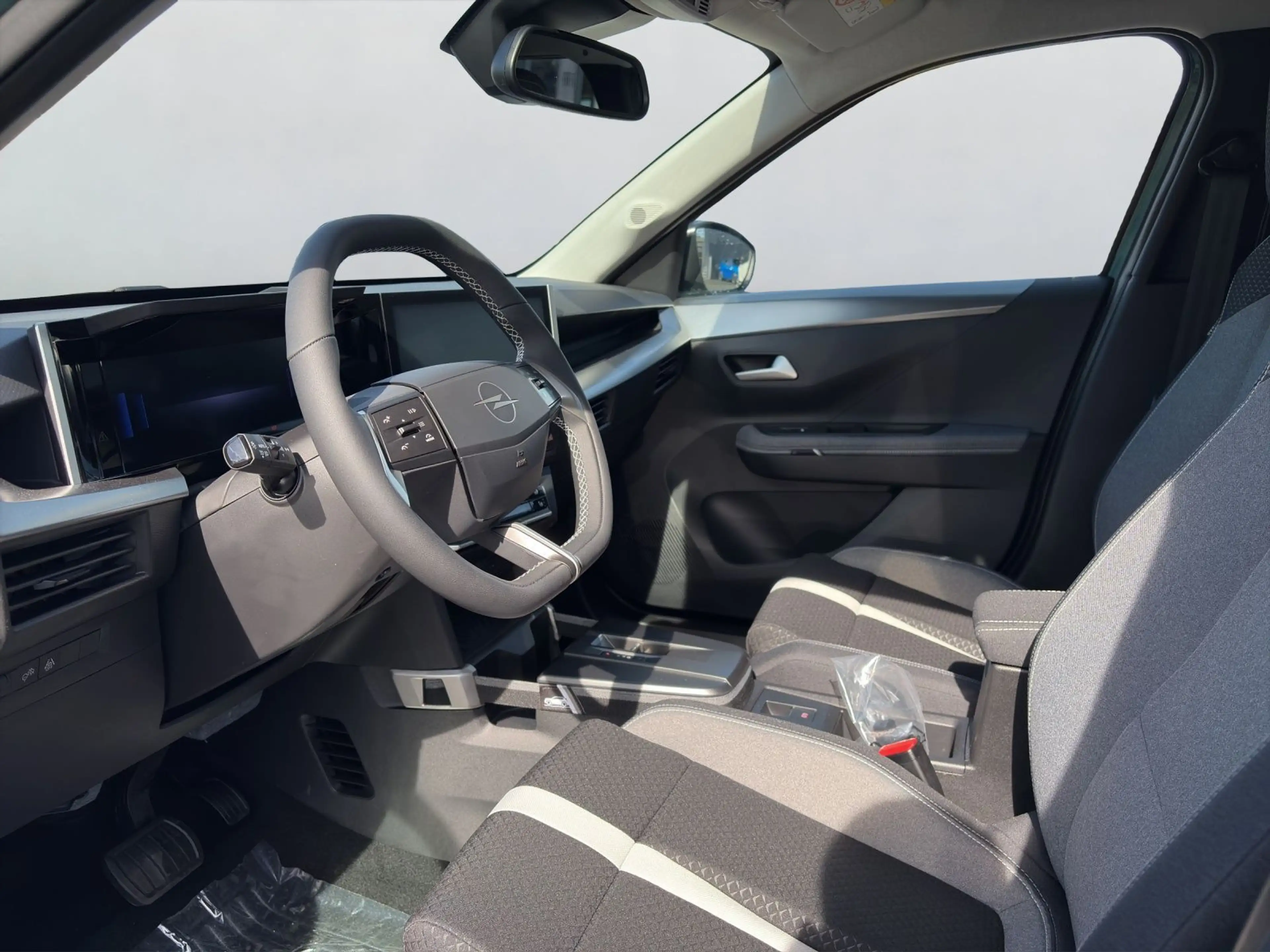 Opel Frontera 1.2 Mild-Hybrid Ultimate — photo 9