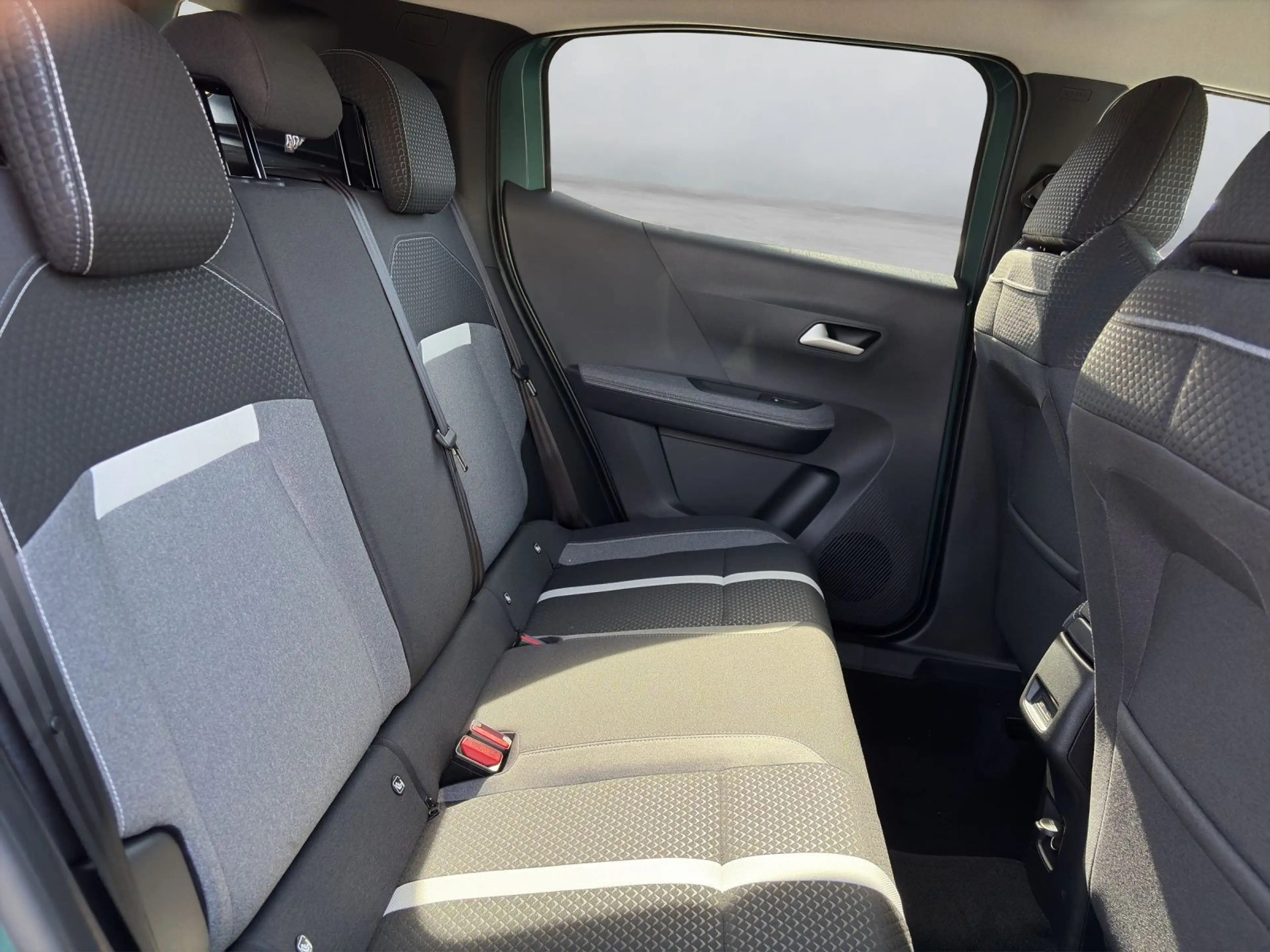 Opel Frontera 1.2 Mild-Hybrid Ultimate — photo 7