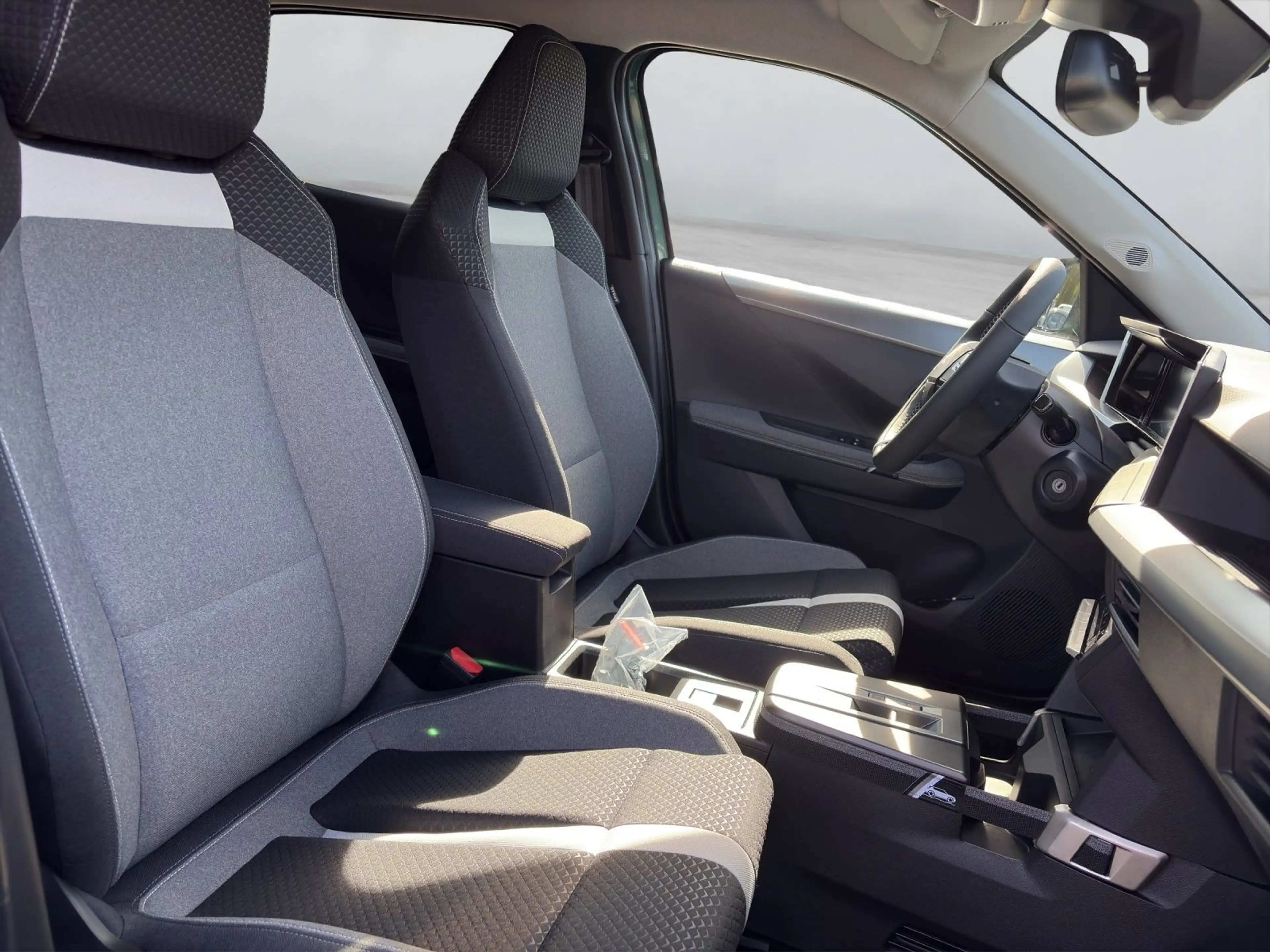 Opel Frontera 1.2 Mild-Hybrid Ultimate — photo 8