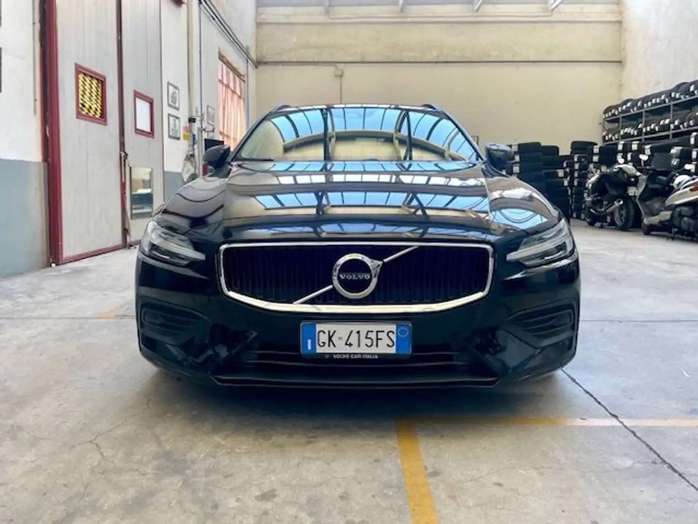 Volvo V60 V60 2.0 b4 Momentum Business Autom. Garanzia 12M Nero - 2
