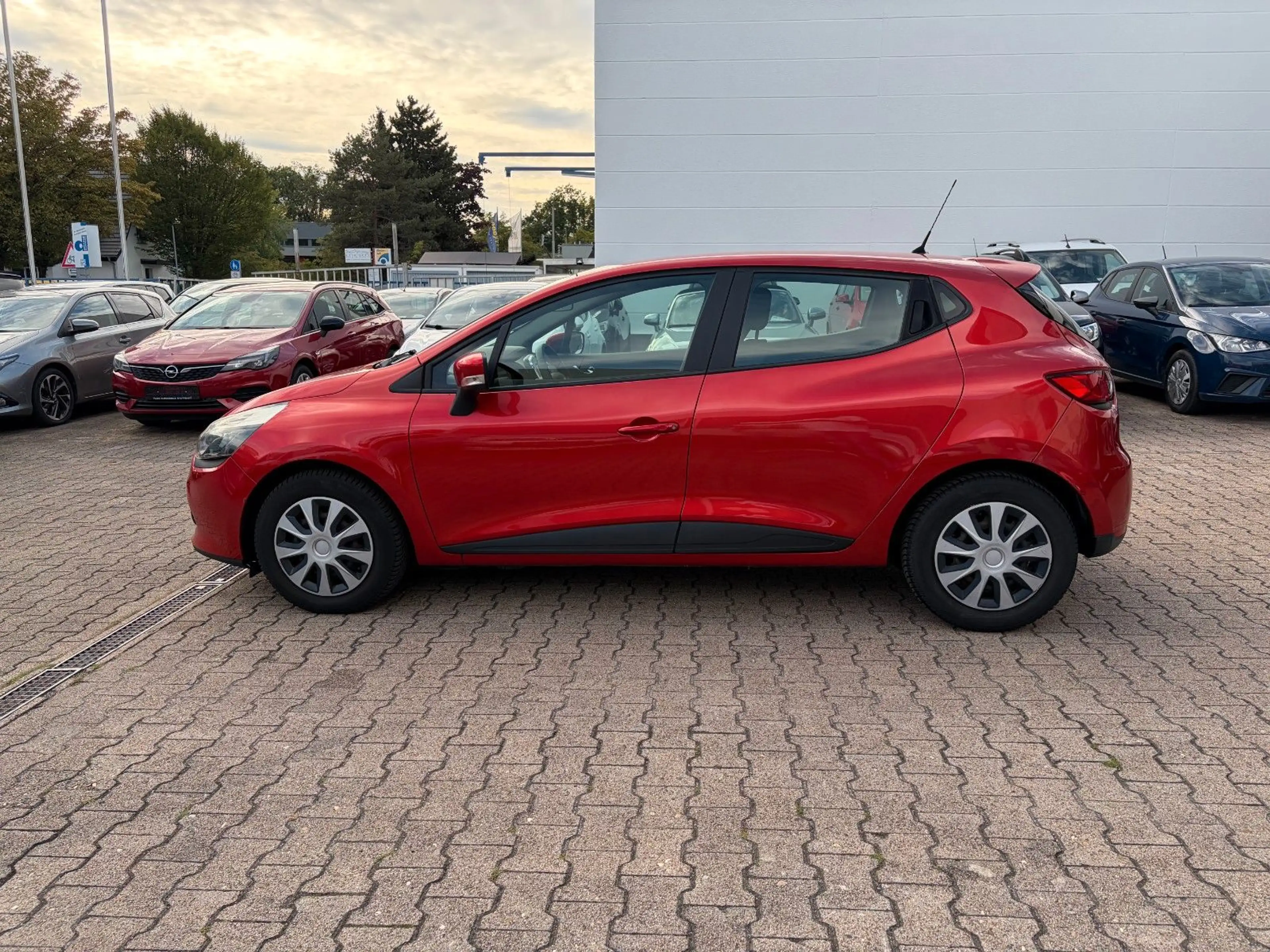 Renault Clio IV Eco-Drive*ERSTE HAND*BT*NAVI*NEBEL* — photo 8