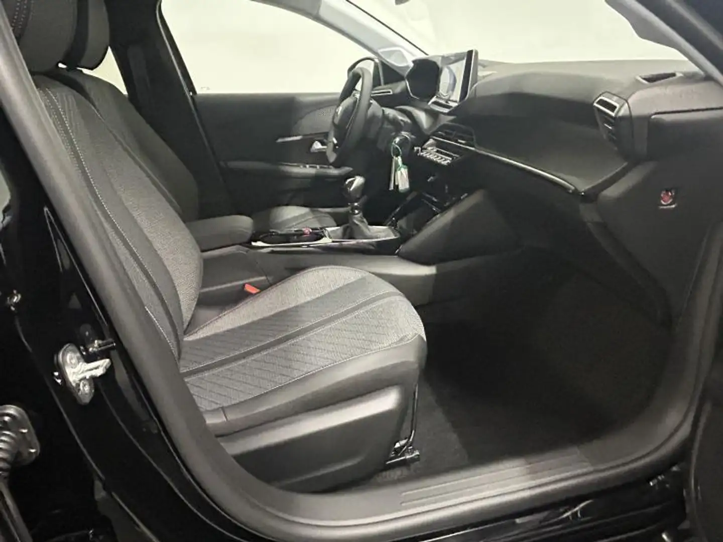 Peugeot 208 Allure Schwarz - 2