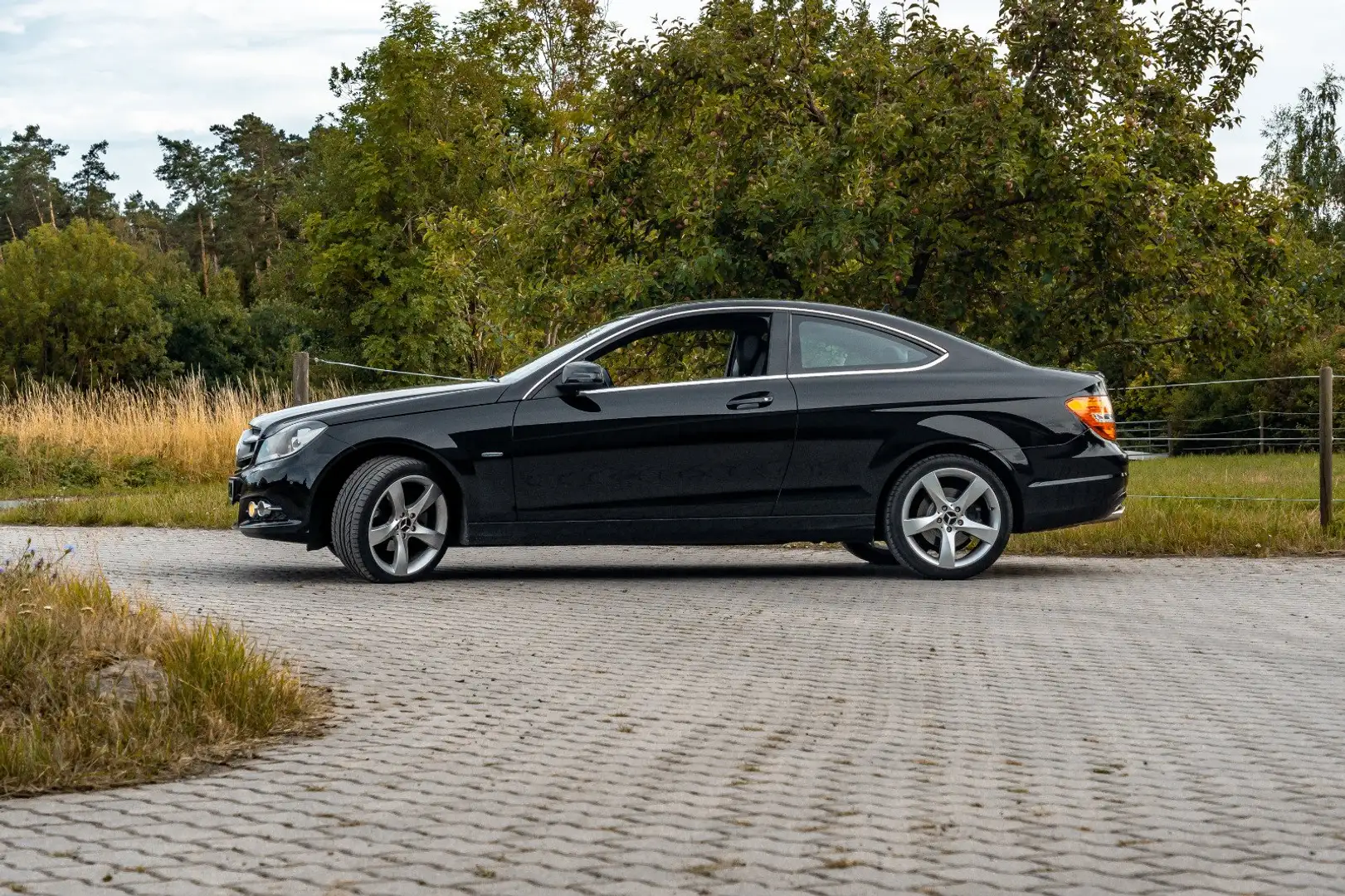 Mercedes-Benz C 220 CDI Coupe AMG-Paket LED DPF (BlueEFFICIENCY) Schwarz - 2