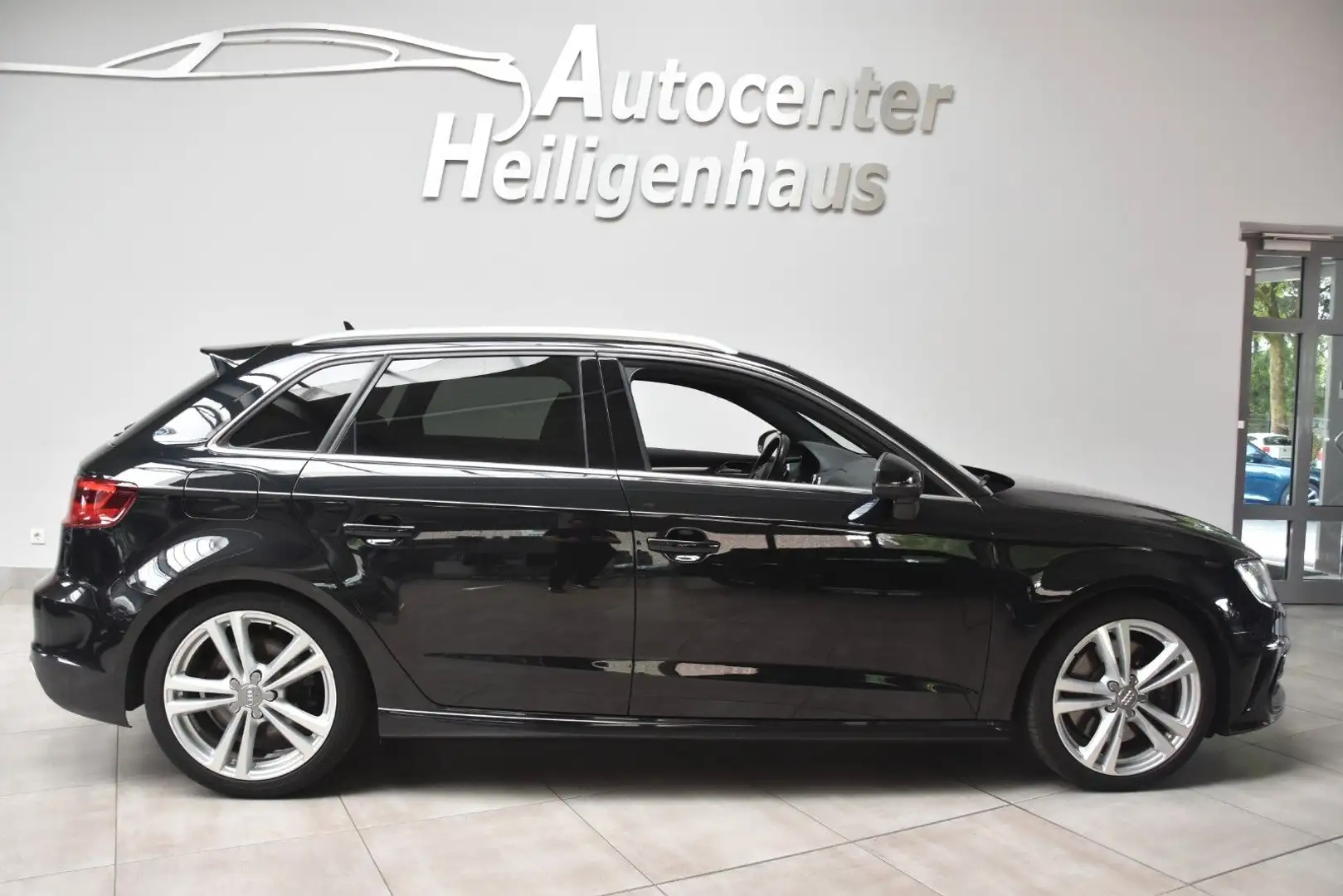 Audi S3 Sportback 2.0 TFSI LED Navi Leder ACC B&O Schwarz - 2