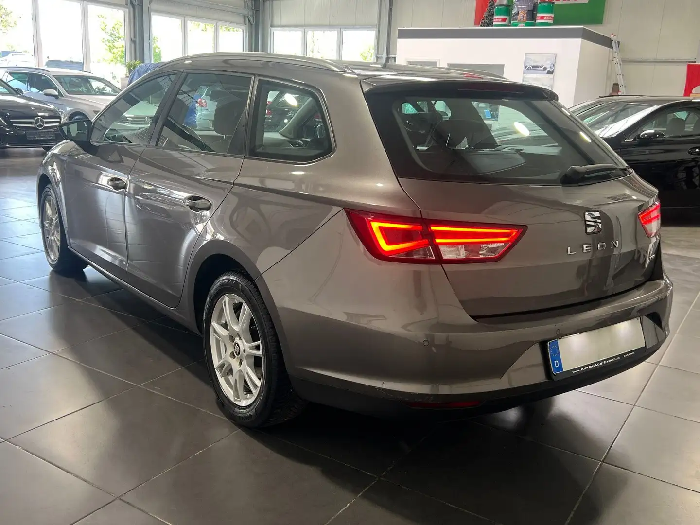 SEAT Leon 1.4 TSi ST Style **Navi*SHZ*PDC*Tempomat** Grau - 2