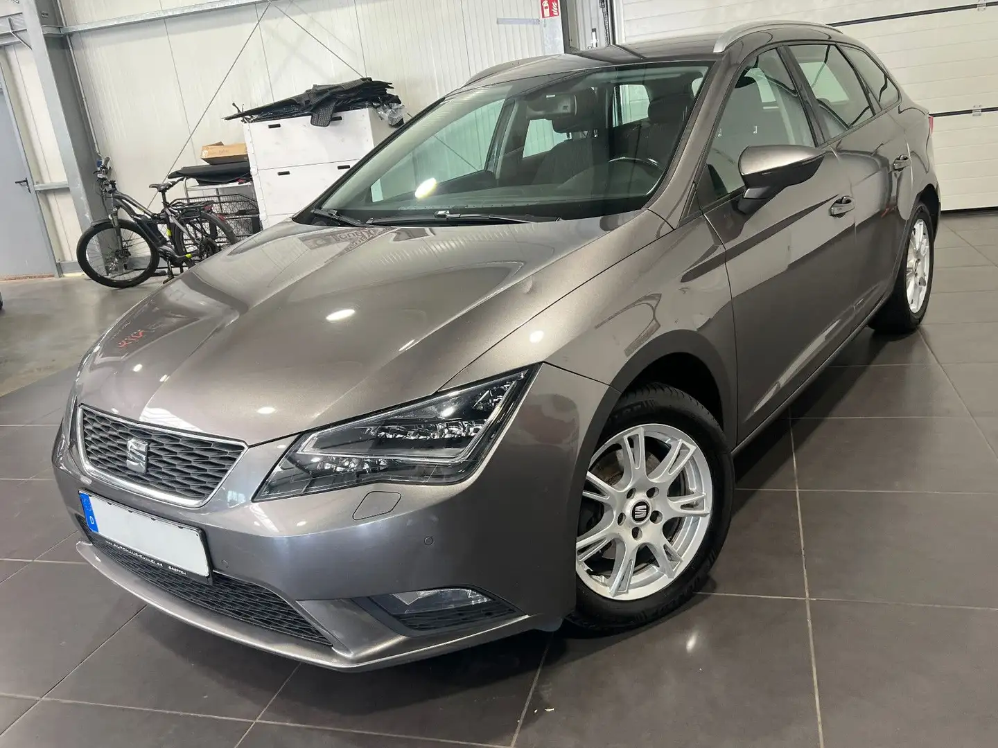 SEAT Leon 1.4 TSi ST Style **Navi*SHZ*PDC*Tempomat** Grau - 1