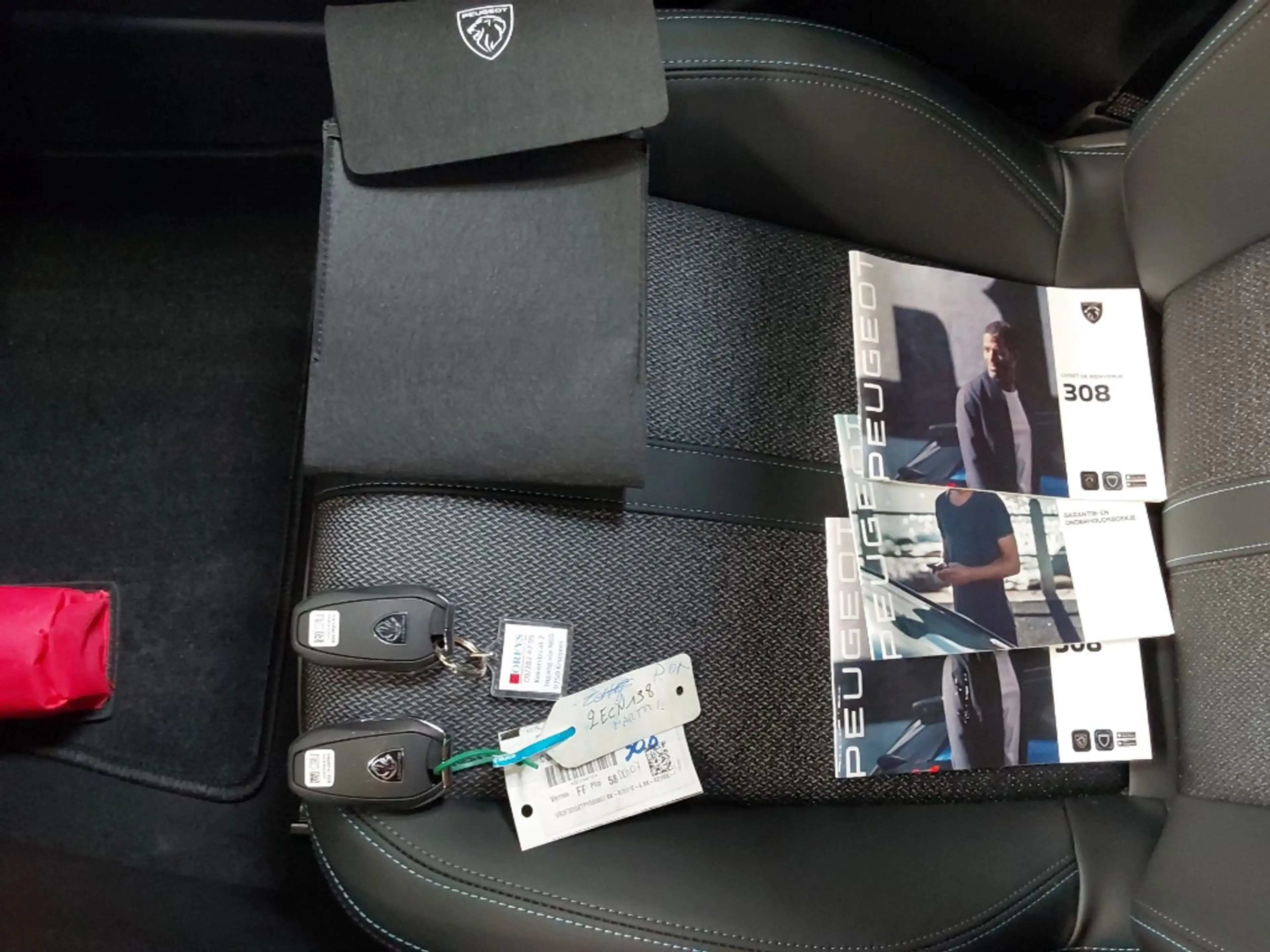 Peugeot 308 308 PHEV 1.6 Allure — photo 10