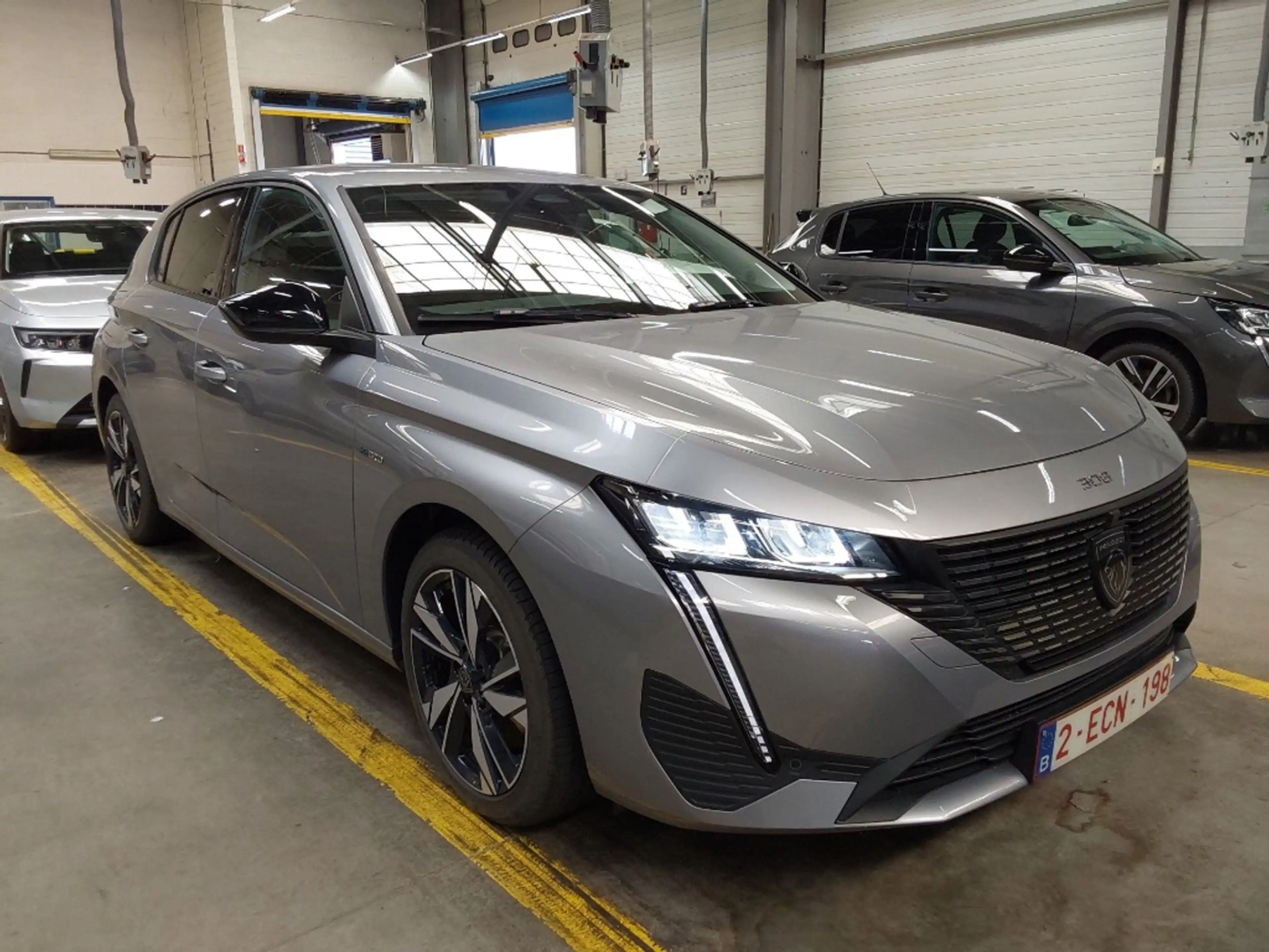 Peugeot 308 308 PHEV 1.6 Allure — photo 2