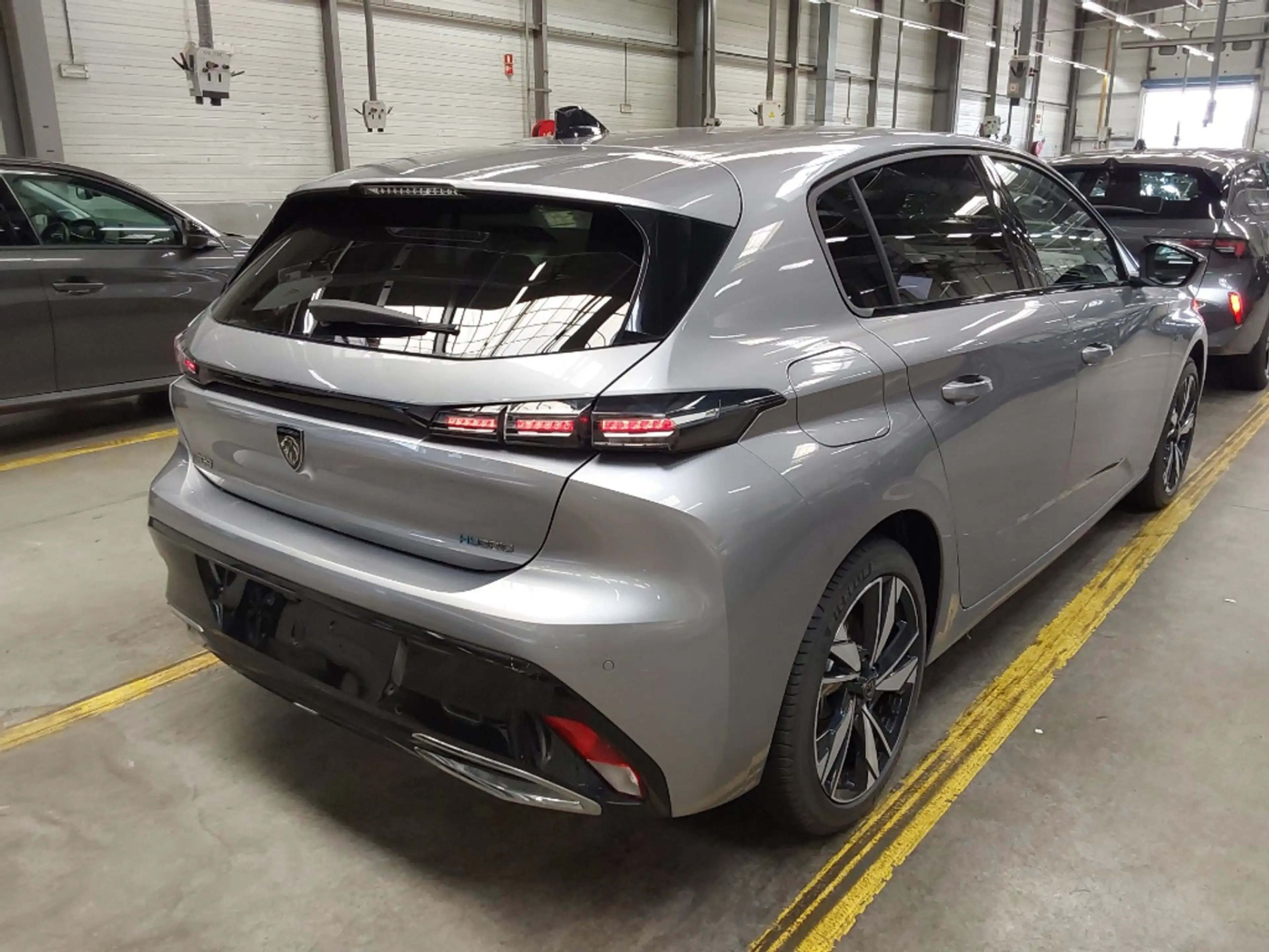 Peugeot 308 308 PHEV 1.6 Allure — photo 3