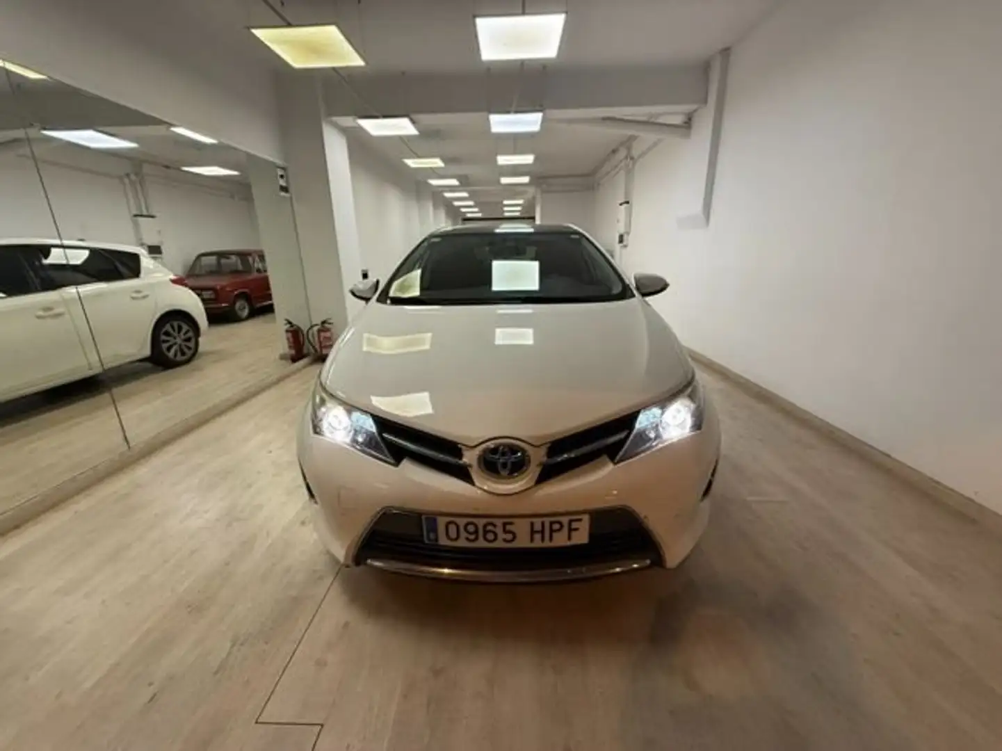 Toyota Auris hybrid Active Weiß - 2