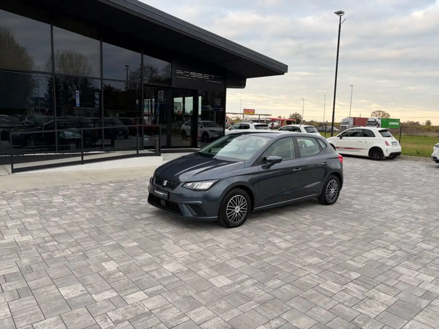 SEAT Ibiza 1.0 TGI 5 porte ANCHE PER NEOPATENTATI Gris - 2