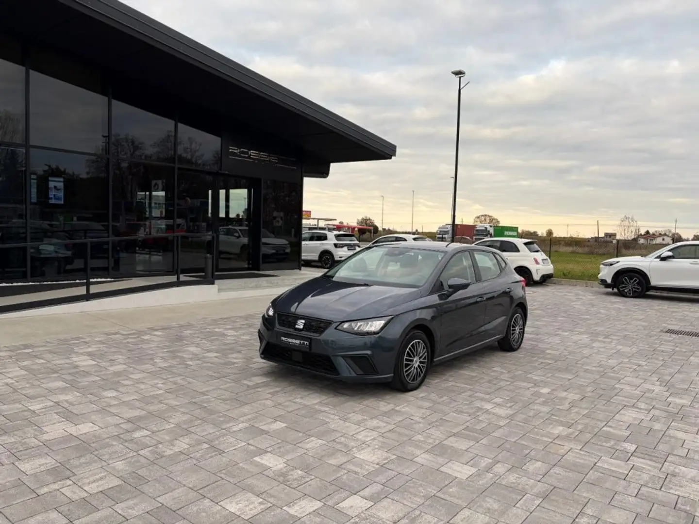 SEAT Ibiza 1.0 TGI 5 porte ANCHE PER NEOPATENTATI Gris - 1