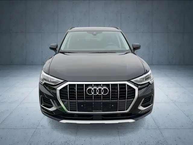 Audi Q3 view 9