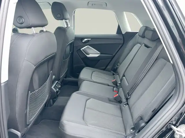 Audi Q3 view 13
