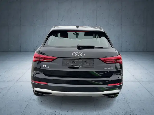 Audi Q3 view 5