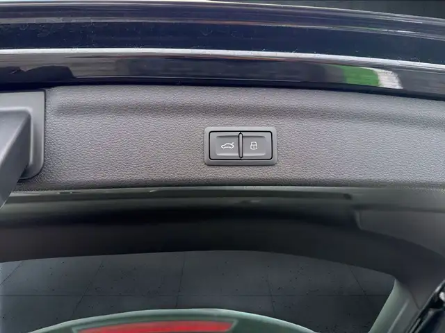 Audi Q3 view 15