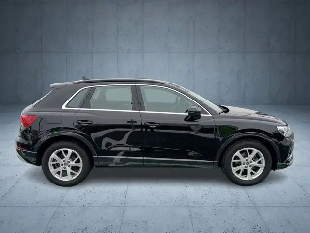Audi Q3 view 7