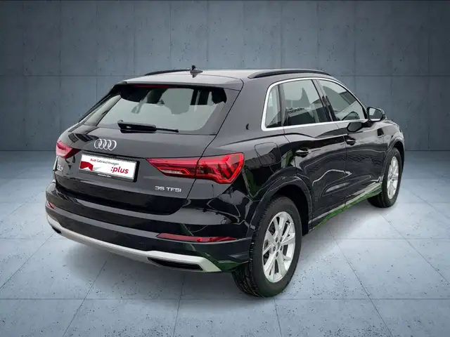 Audi Q3 view 6