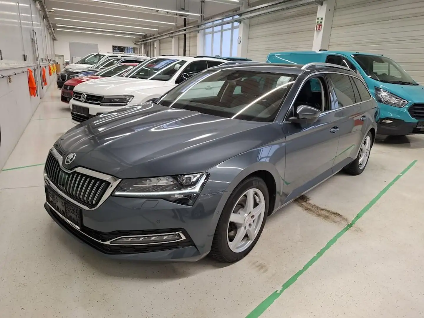 Skoda Superb Kombi 2.0 TDI DSG Style *PANO *AHK*LEDER * 360° Gris - 1