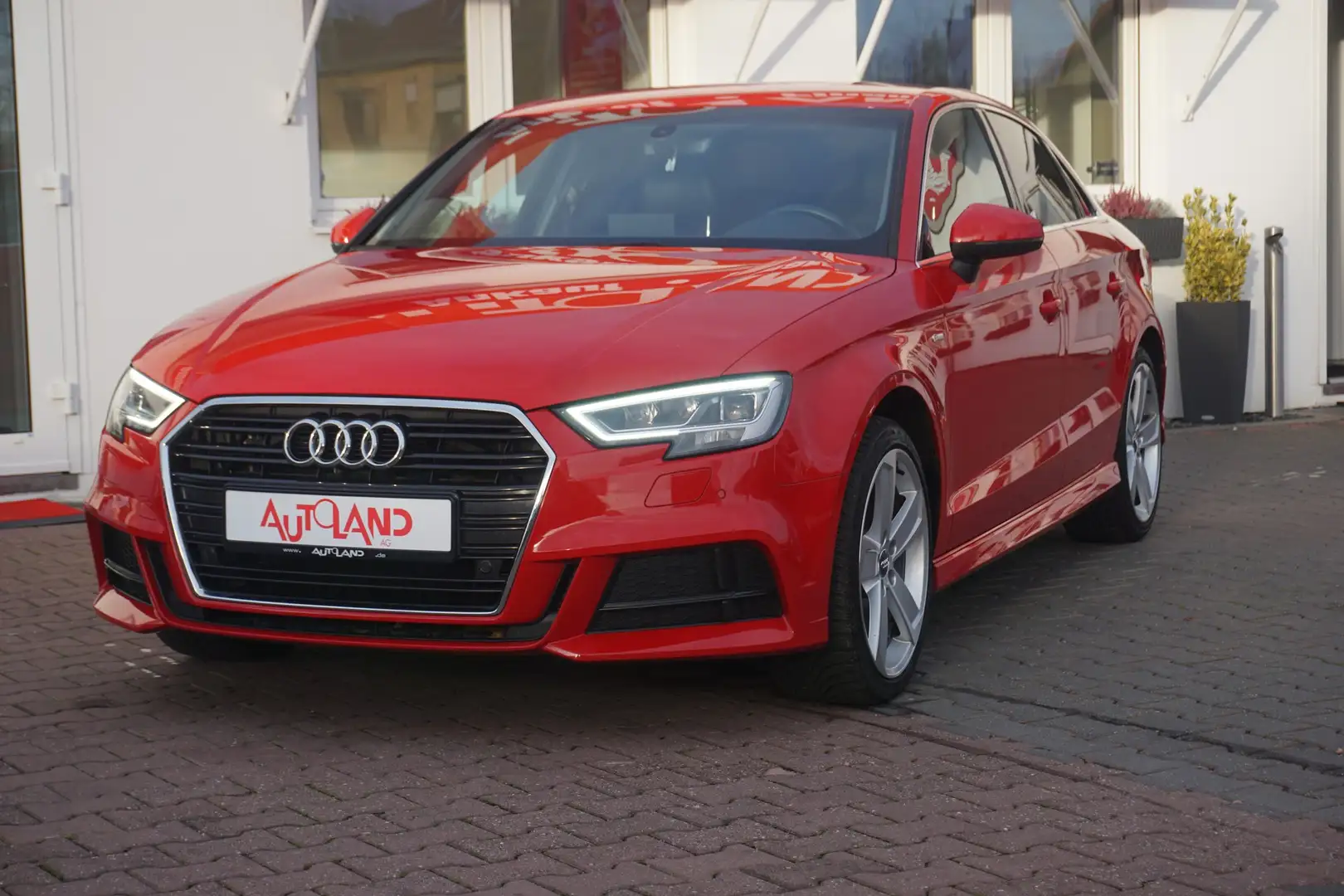 Audi A3 Limousine 35 TDI S-Line DSG LED Navi AHK PDC Rot - 2