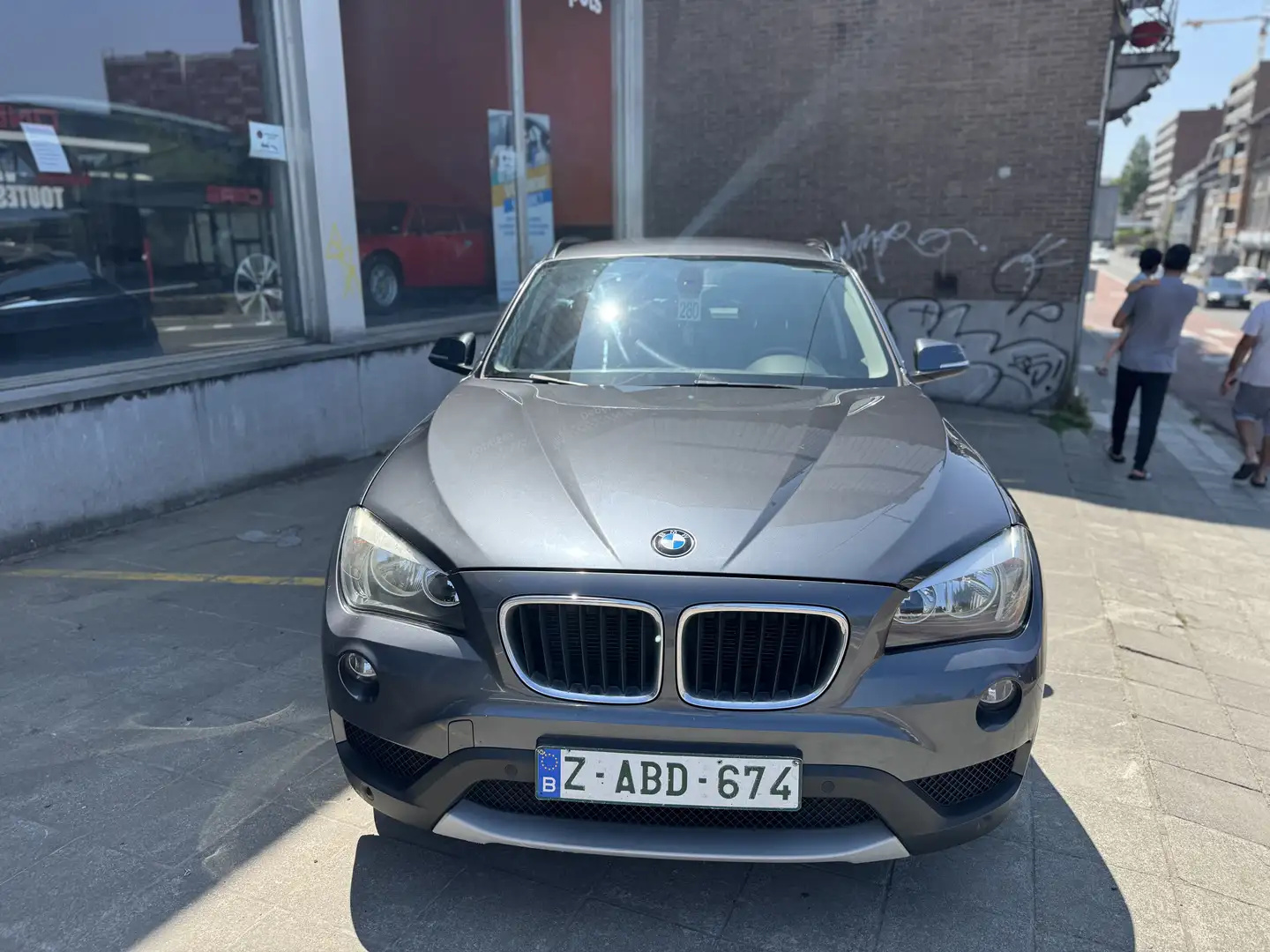 BMW X1 2.0 d SDrive16 Grijs - 1