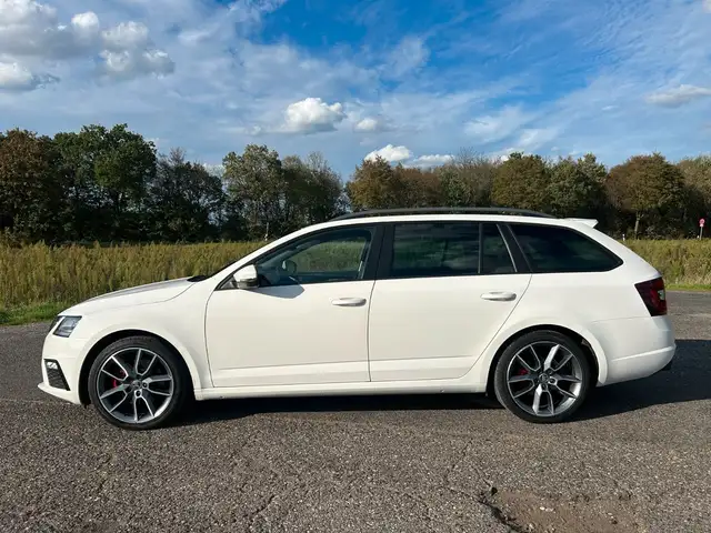 Skoda Octavia view 2