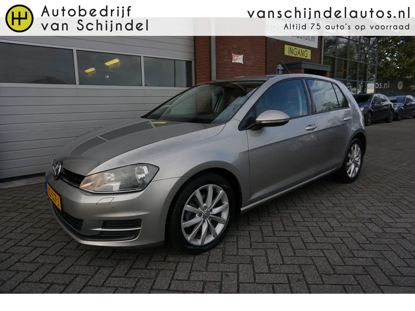Volkswagen Golf 1.2 TSI Comfortline STOELVERWARMING - PARKEERSENSO Grijs - 1