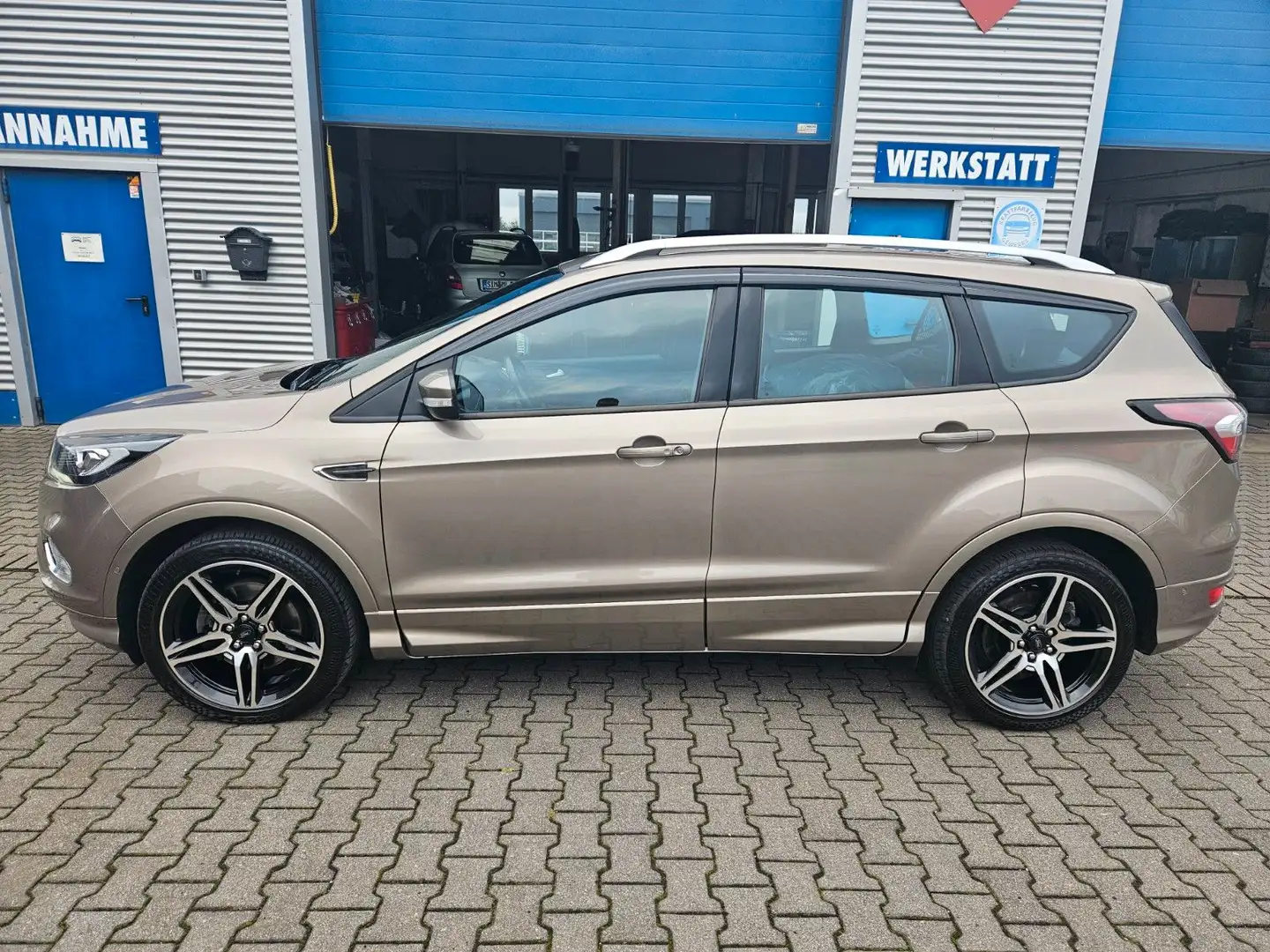 Ford Kuga Black & Silver Klima LED Navi PDC SHZ DAB Argent - 2