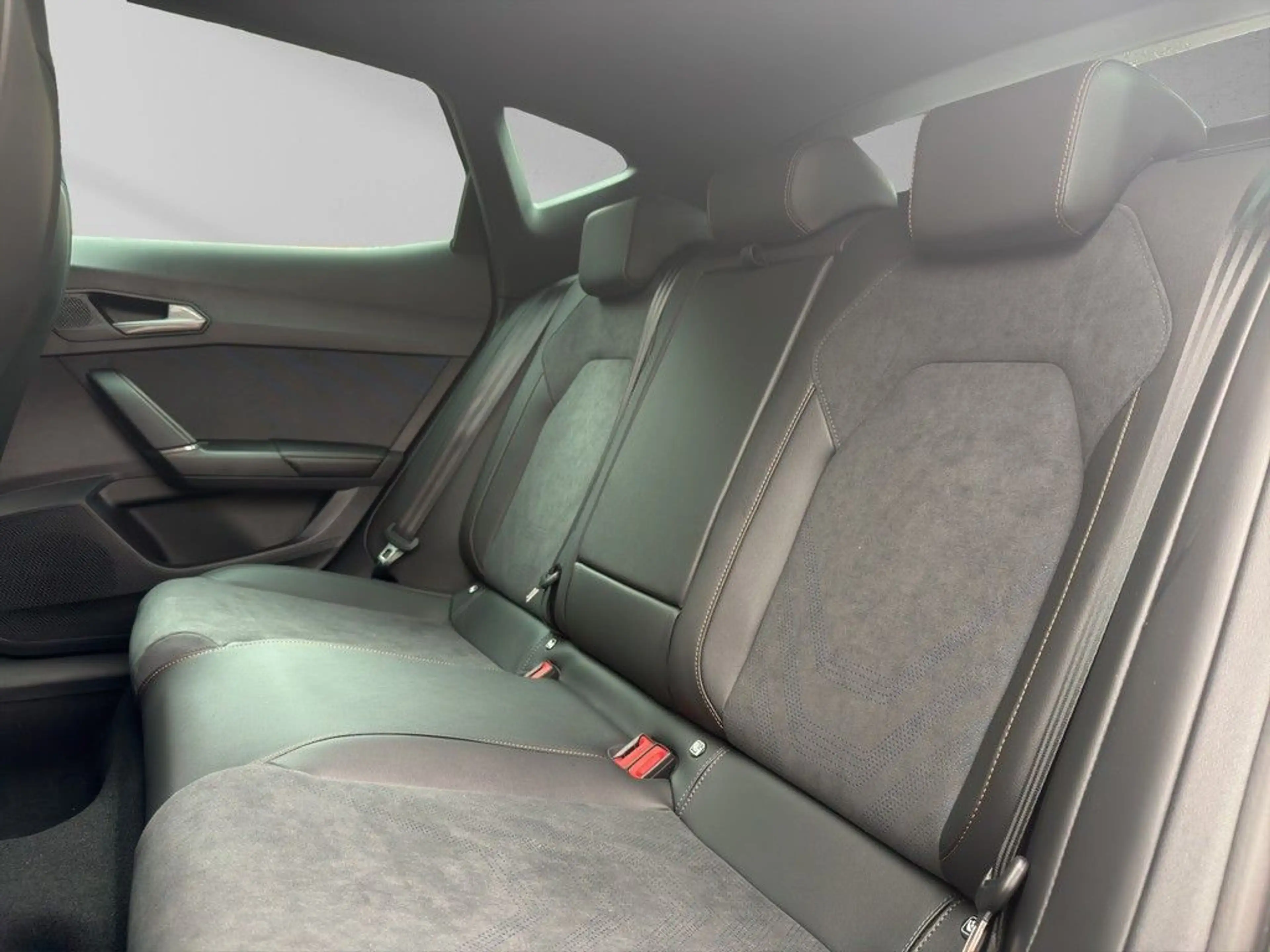 CUPRA Formentor 1.5 e-HYBRID VZ HD MATRIX-AHK-NAVI — photo 12
