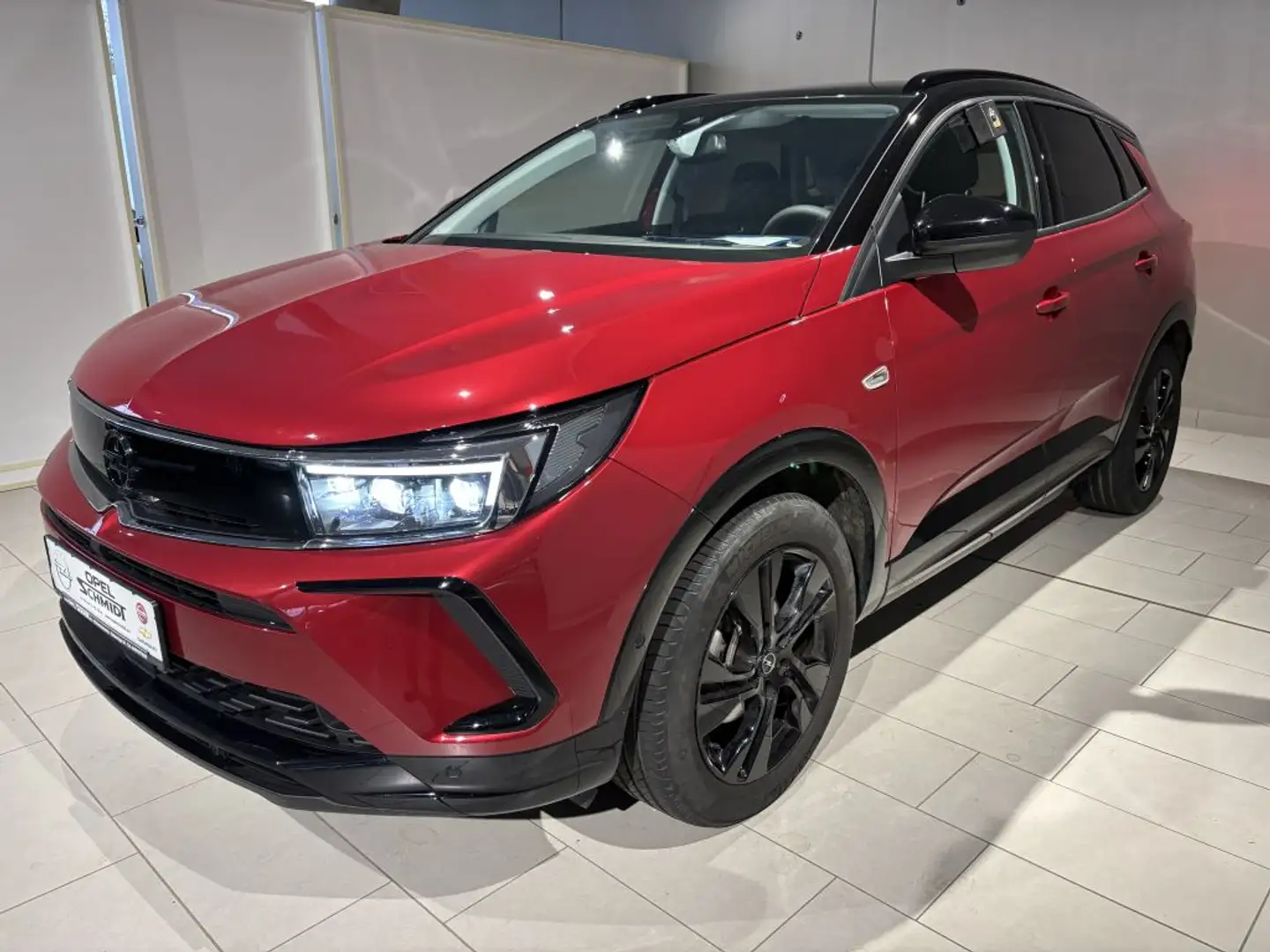 Opel Grandland 1.2 DI GS Rot - 1