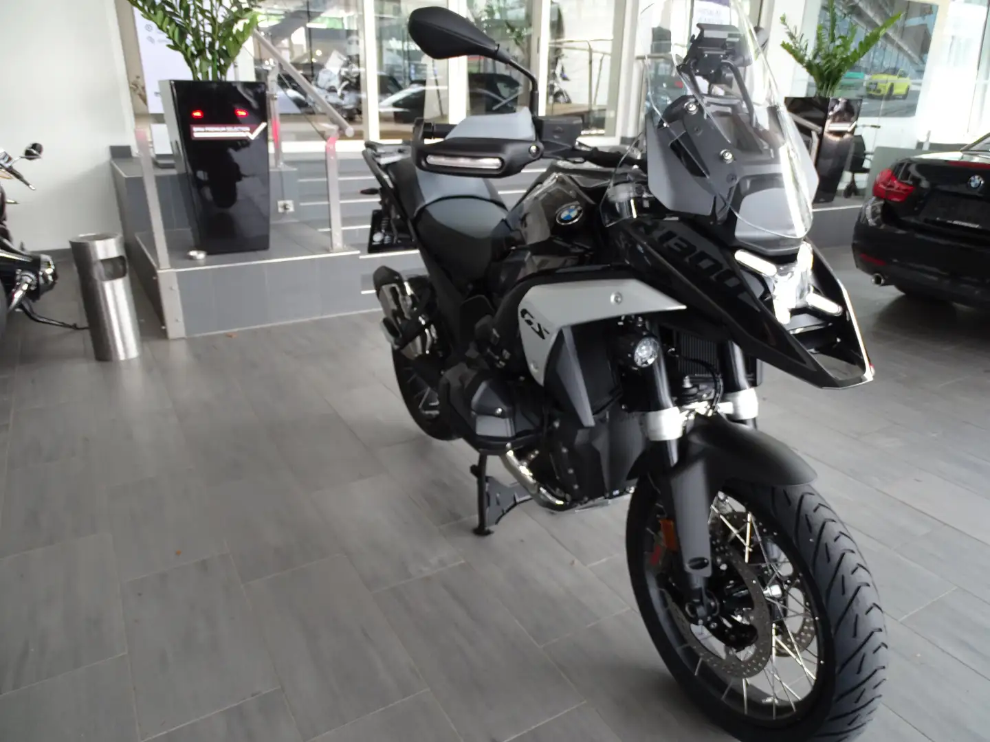 BMW R 1300 GS *Adaptive Fahrzeughöhenregelung* Schwarz - 1