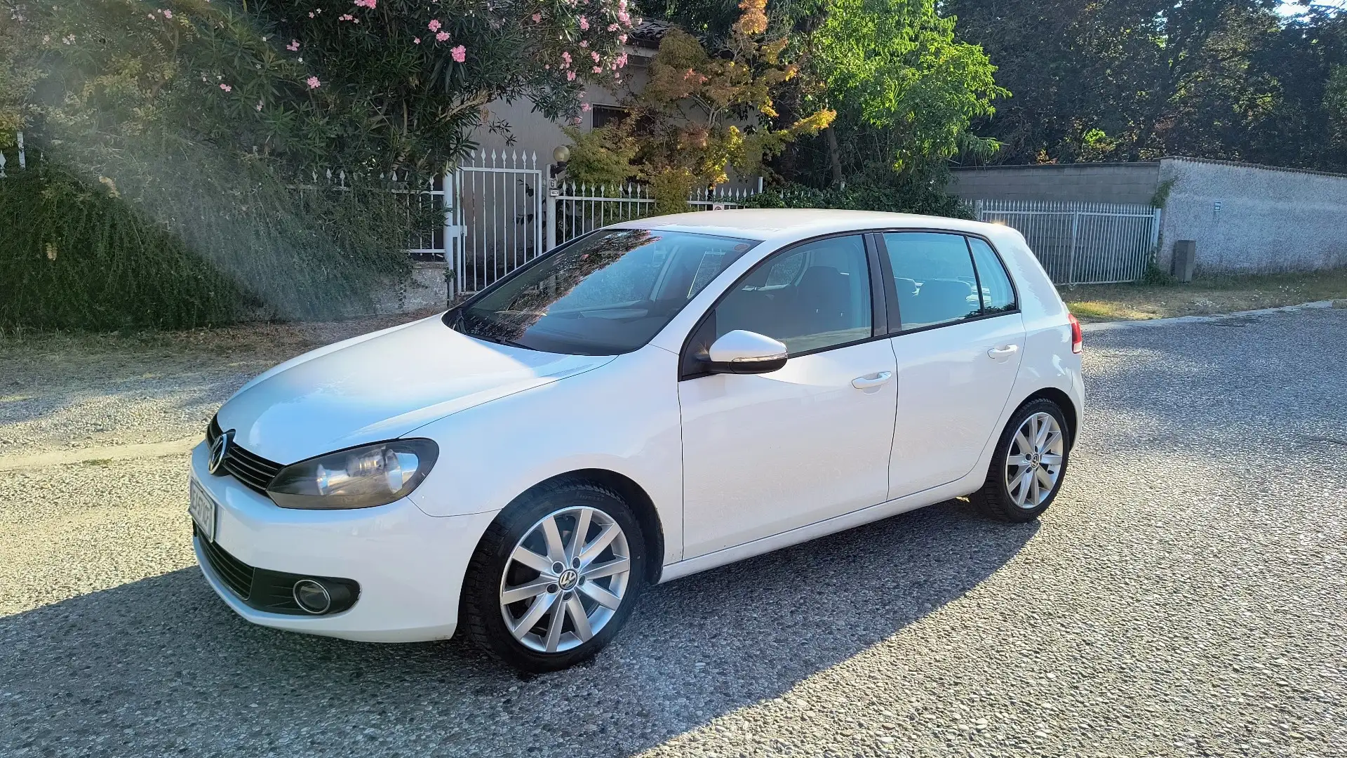 Volkswagen Golf 5p 1.6 tdi Highline - 1