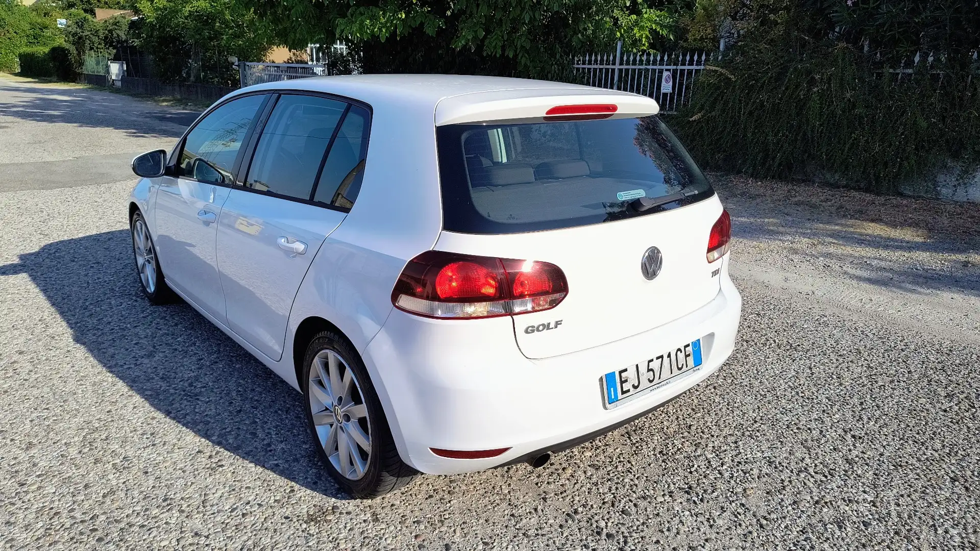 Volkswagen Golf 5p 1.6 tdi Highline - 2