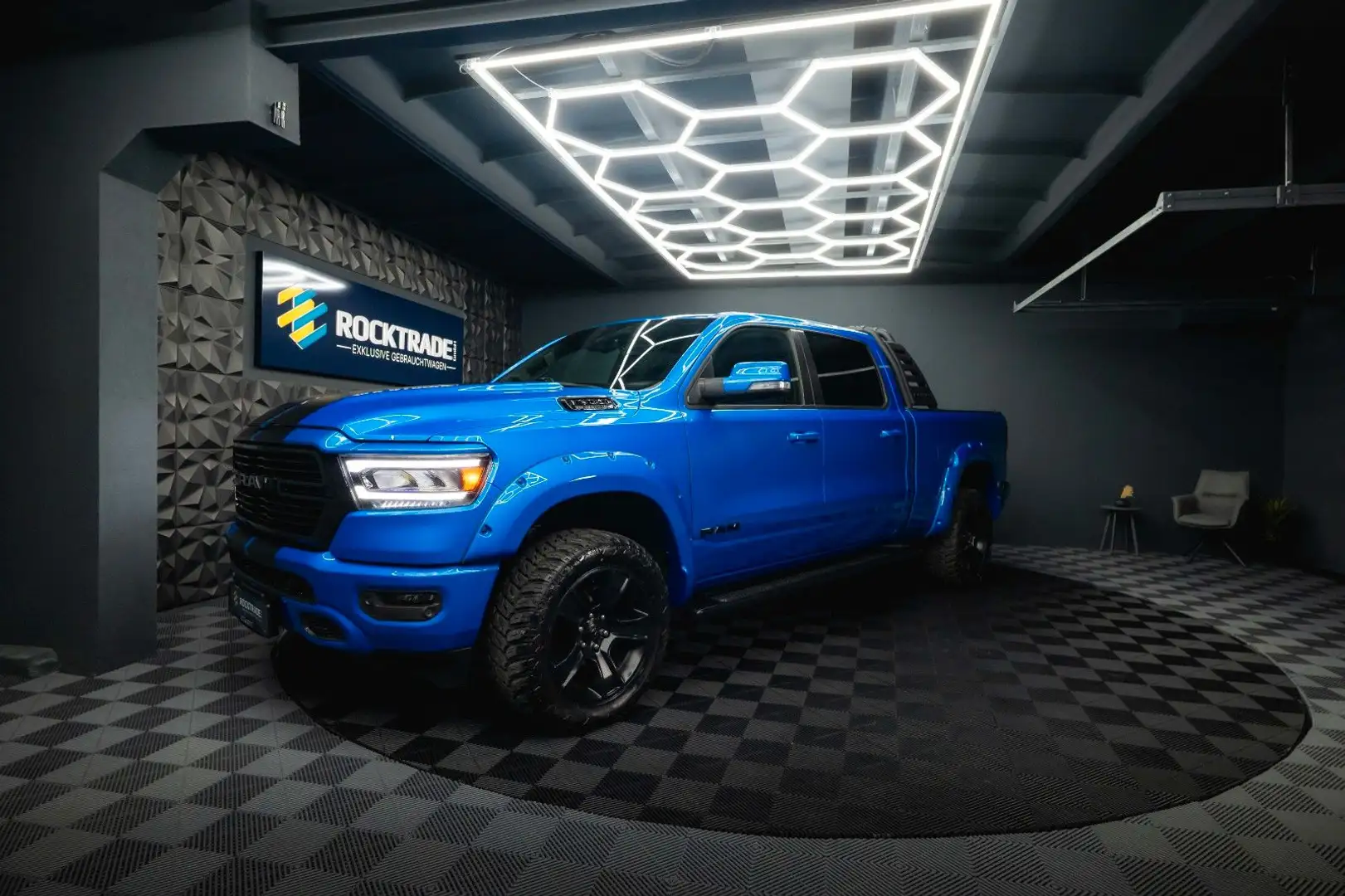 Dodge RAM 5.7 V8 HEMI 4x4 OFFROAD Night-Paket *LED*19% Bleu - 1