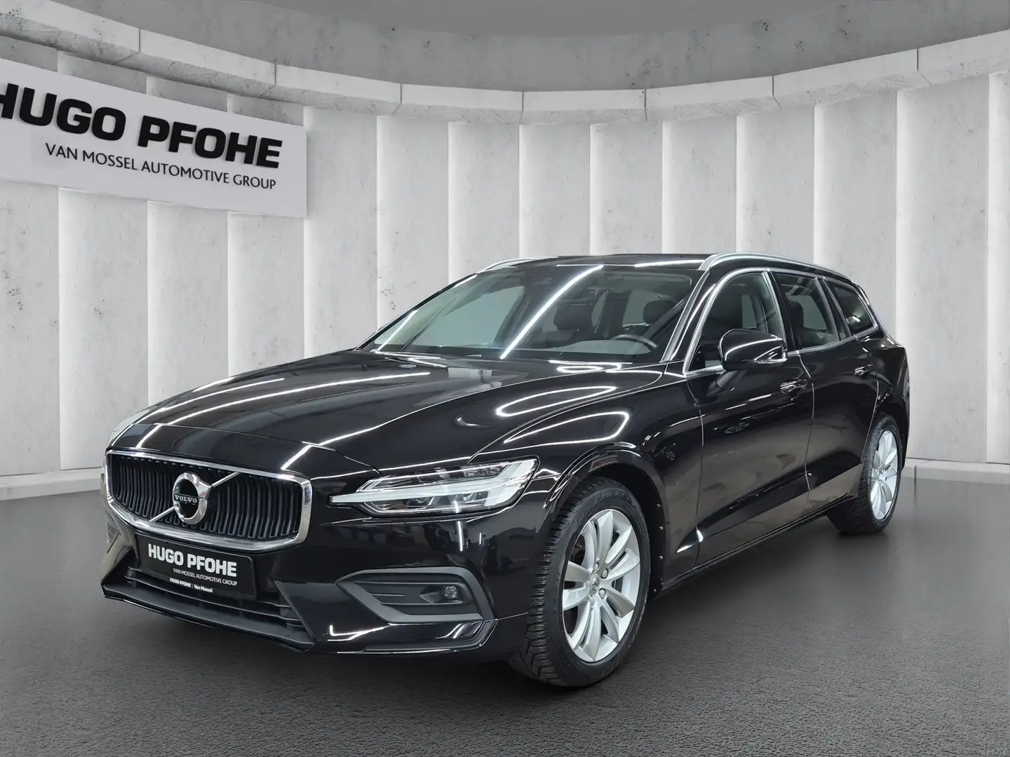 Volvo V60 V 60 B3  Momentum Pro Schwarz - 1