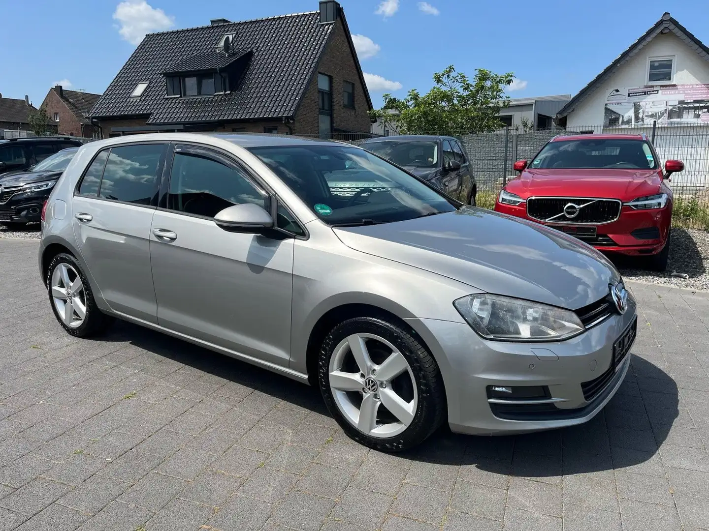 Volkswagen Golf VII Lim. | Automatik | NAVI | Climatronic Silber - 1