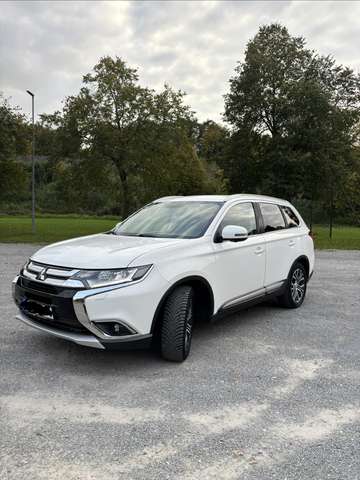Imagine Mitsubishi Outlander 2.2 DI-D 4WD Aut. Diamant Edition+
