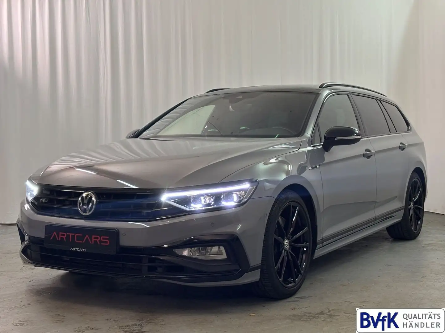 Volkswagen Passat Variant 2.0 TSI 4MO R Line LimitedEdition Grijs - 1